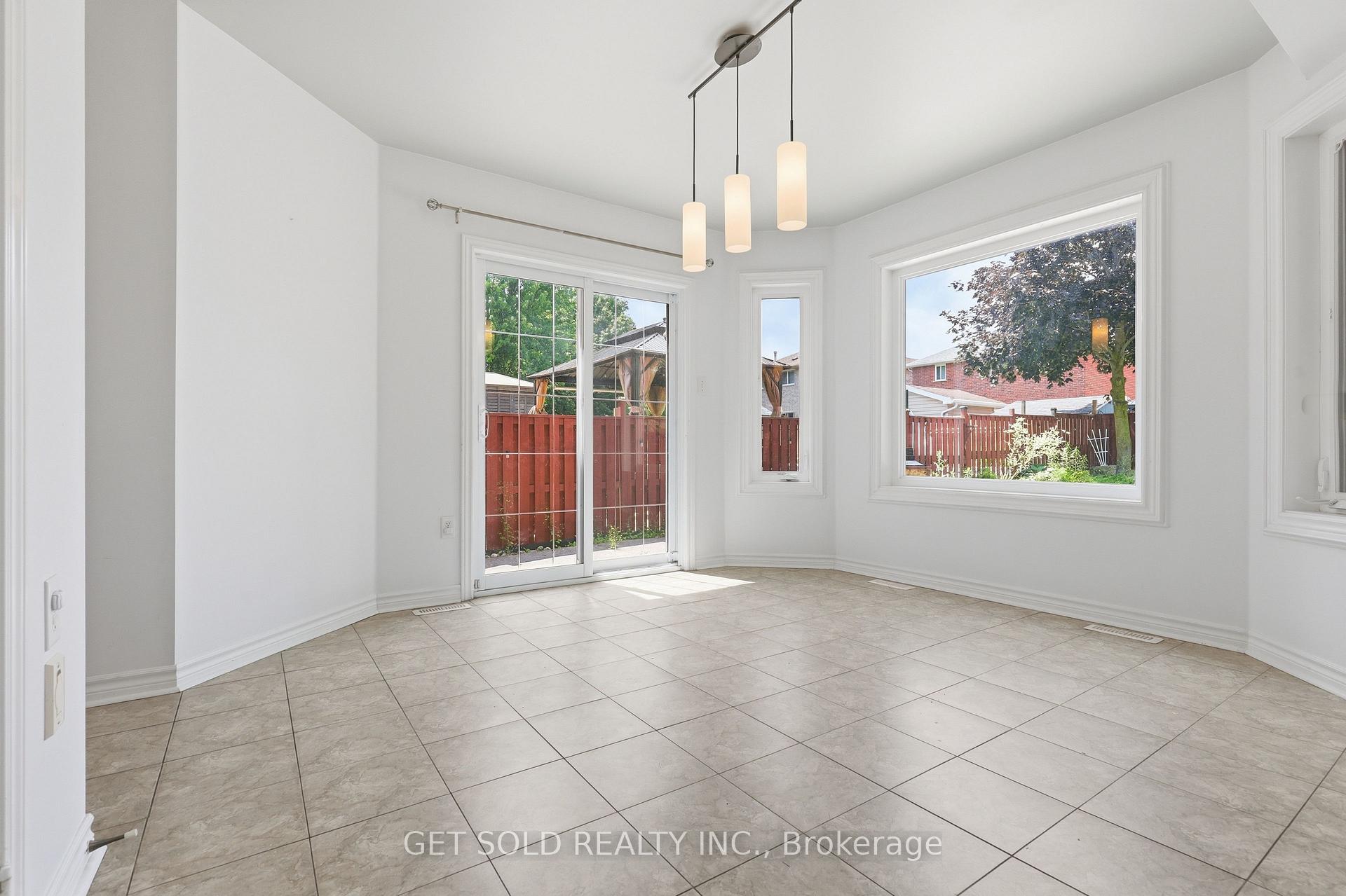 Photo 16 of 28 Hawkins Drive, Barrie, Ardagh — HOMEH