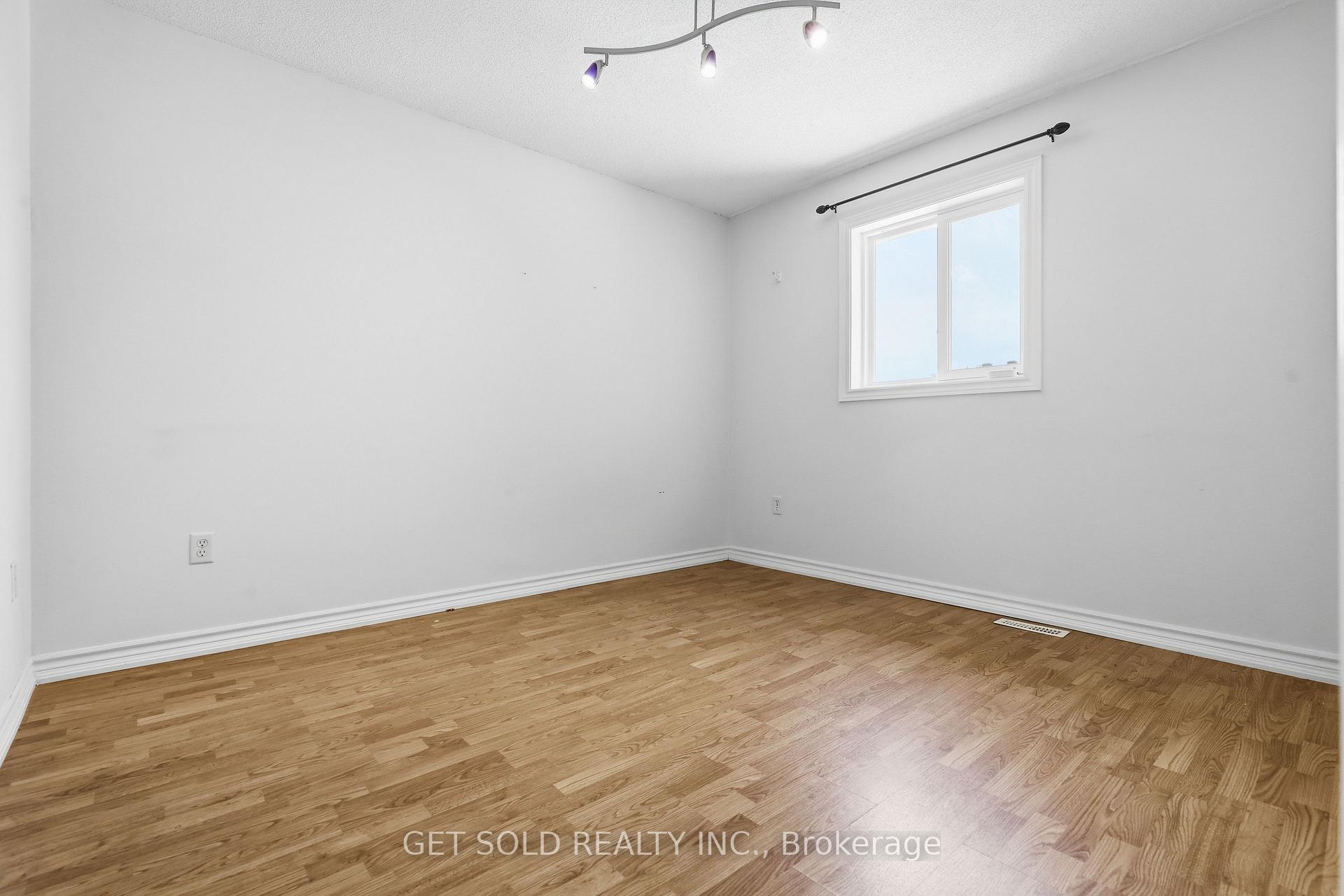 Photo 19 of 28 Hawkins Drive, Barrie, Ardagh — HOMEH