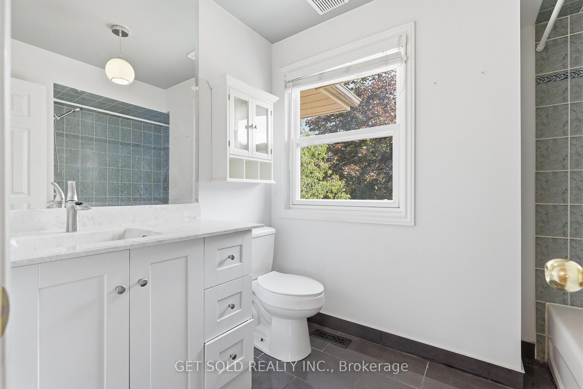 Photo 22 of 28 Hawkins Drive, Barrie, Ardagh — HOMEH