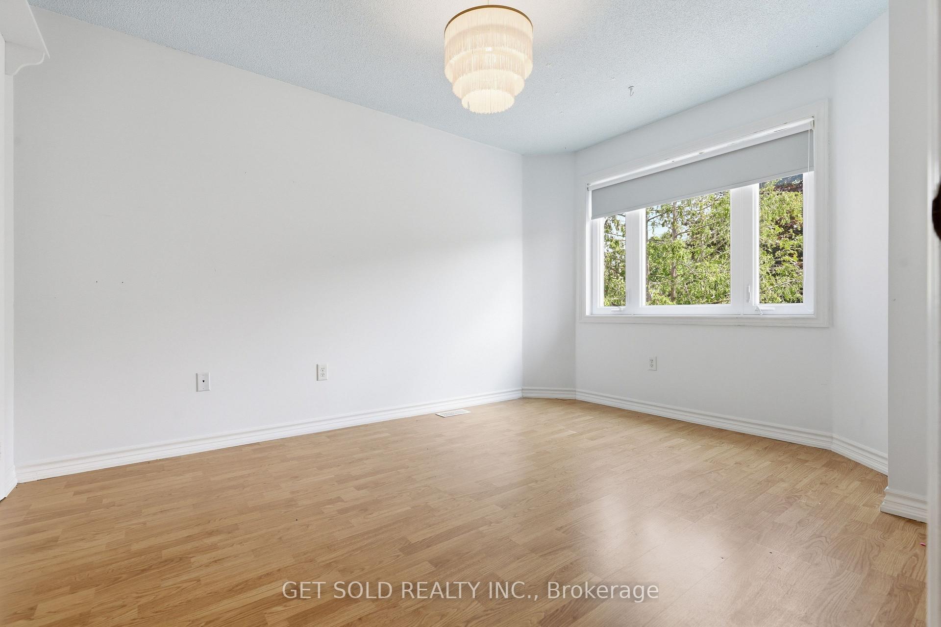 Photo 23 of 28 Hawkins Drive, Barrie, Ardagh — HOMEH