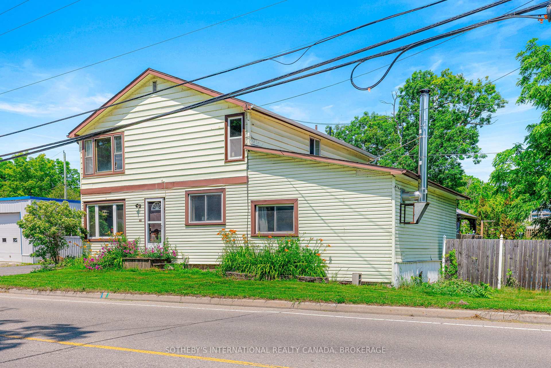 Photo 2 of 580 King Street W, Gananoque, Gananoque — HOMEH