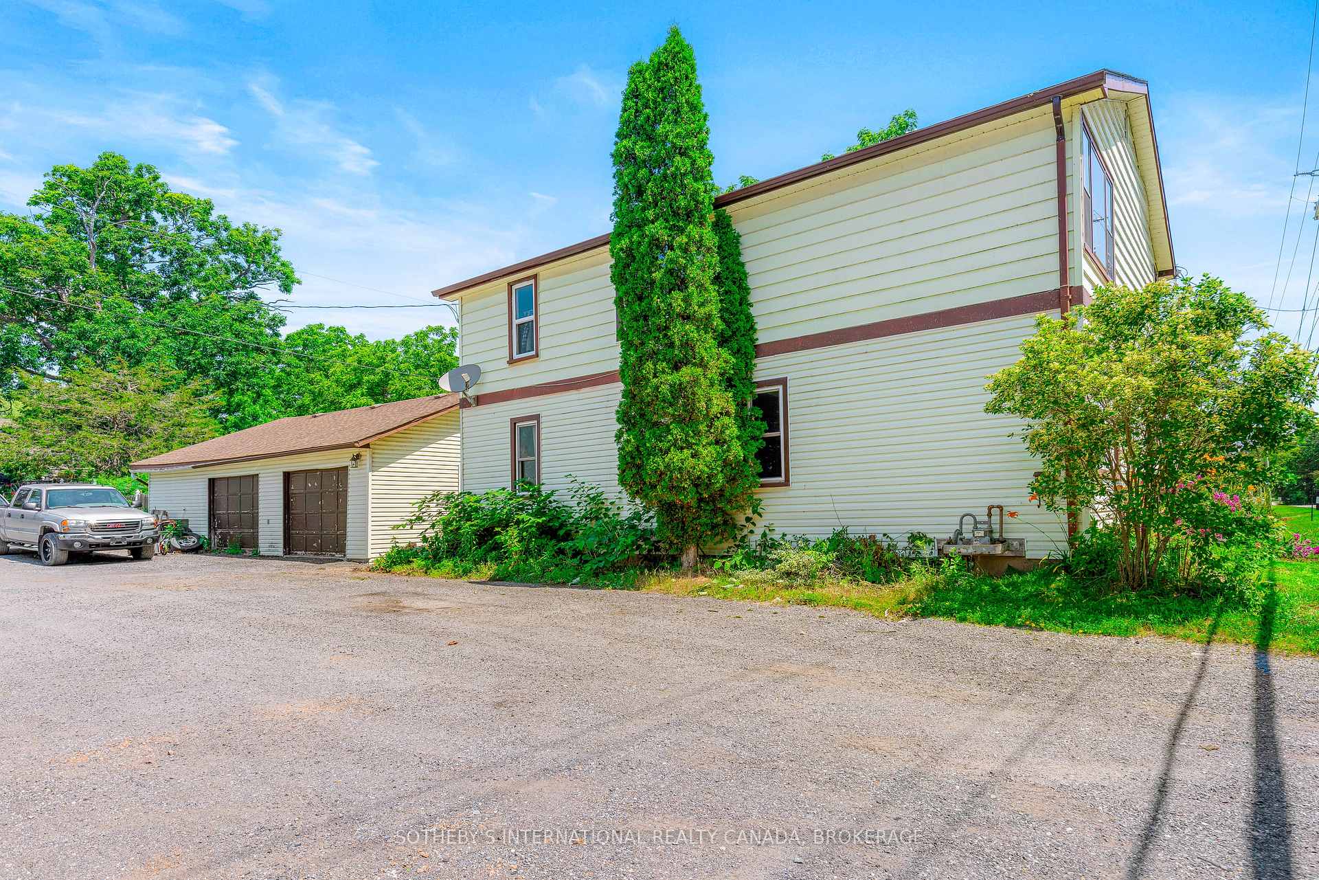 Photo 3 of 580 King Street W, Gananoque, Gananoque — HOMEH