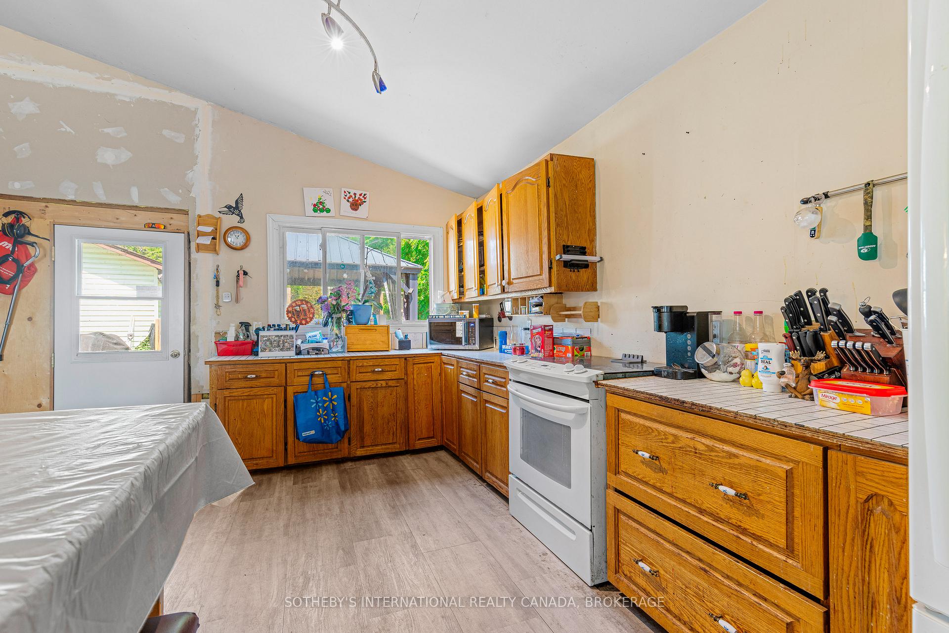 Photo 9 of 580 King Street W, Gananoque, Gananoque — HOMEH