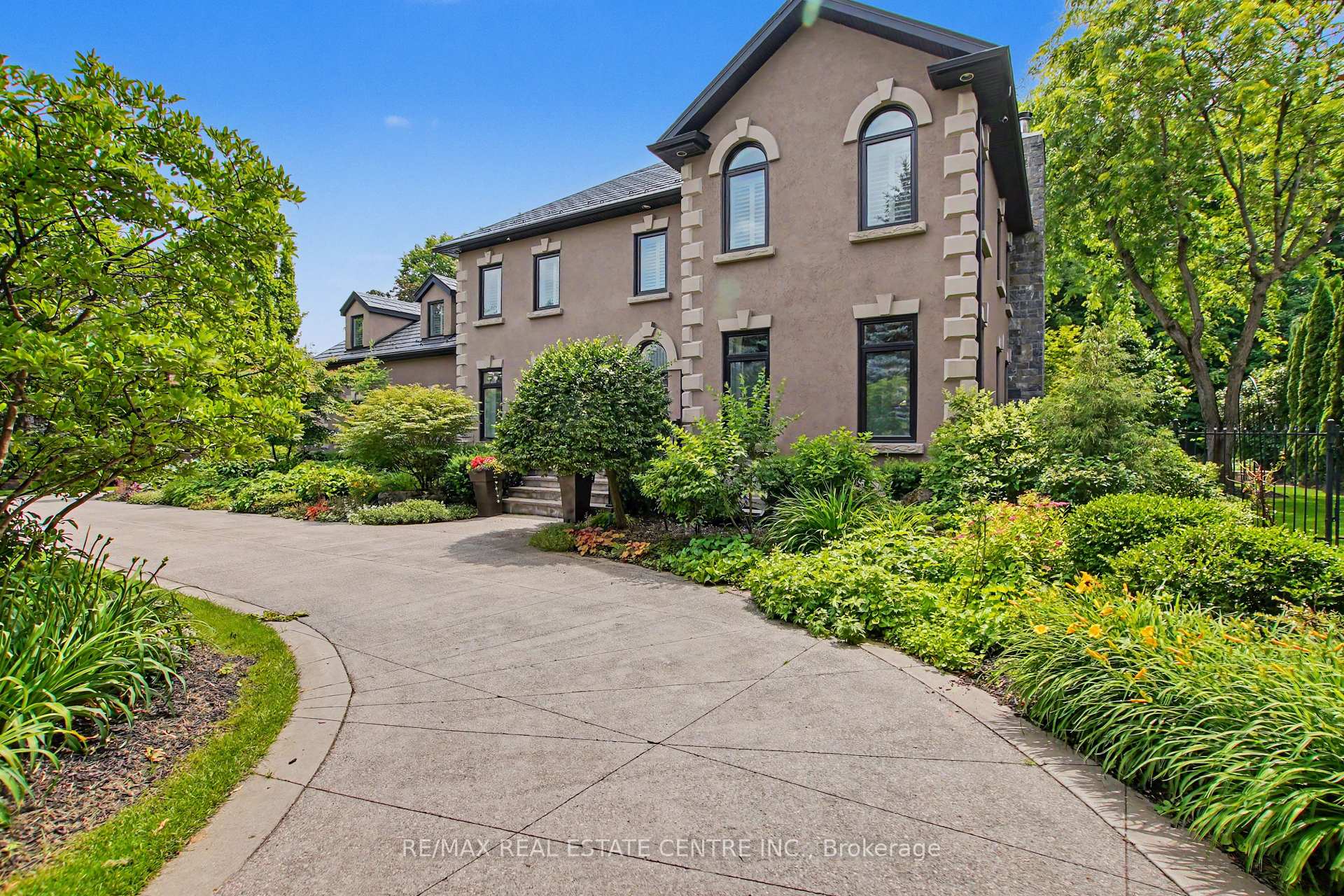 Photo 2 of 130 Crawford Crescent, Milton, Campbellville — HOMEH