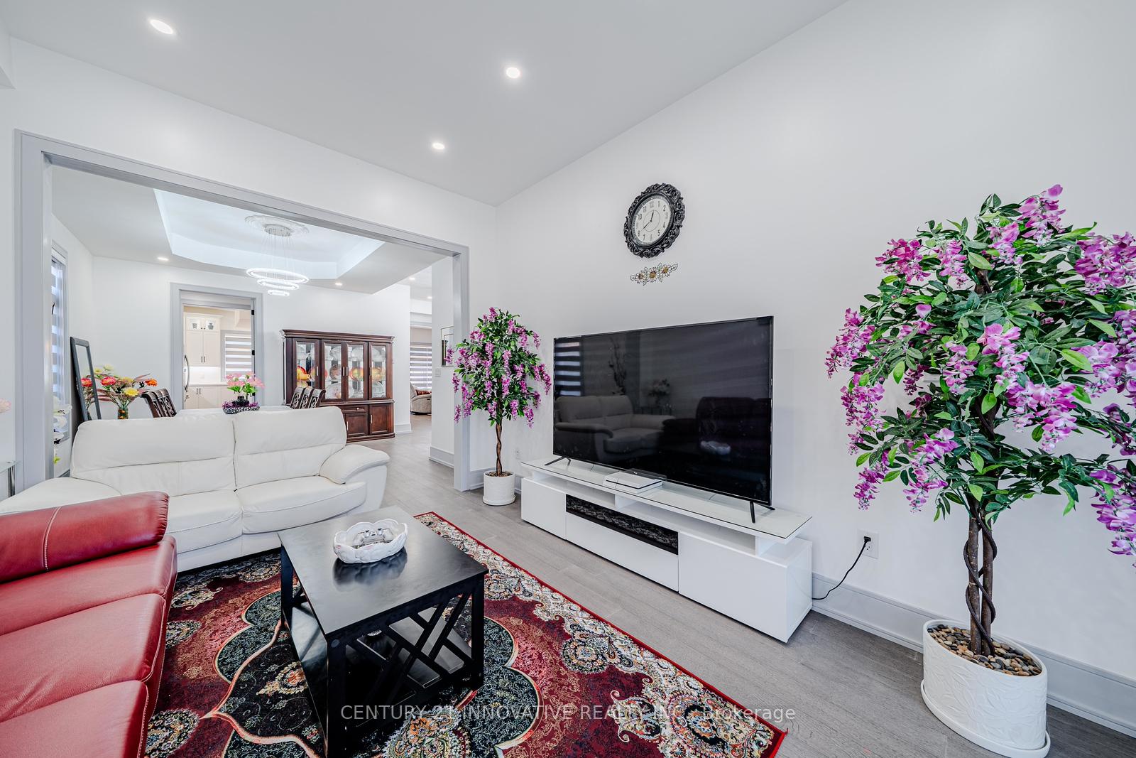 Photo 4 of 435 Miller Avenue, Oshawa, McLaughlin — HOMEH