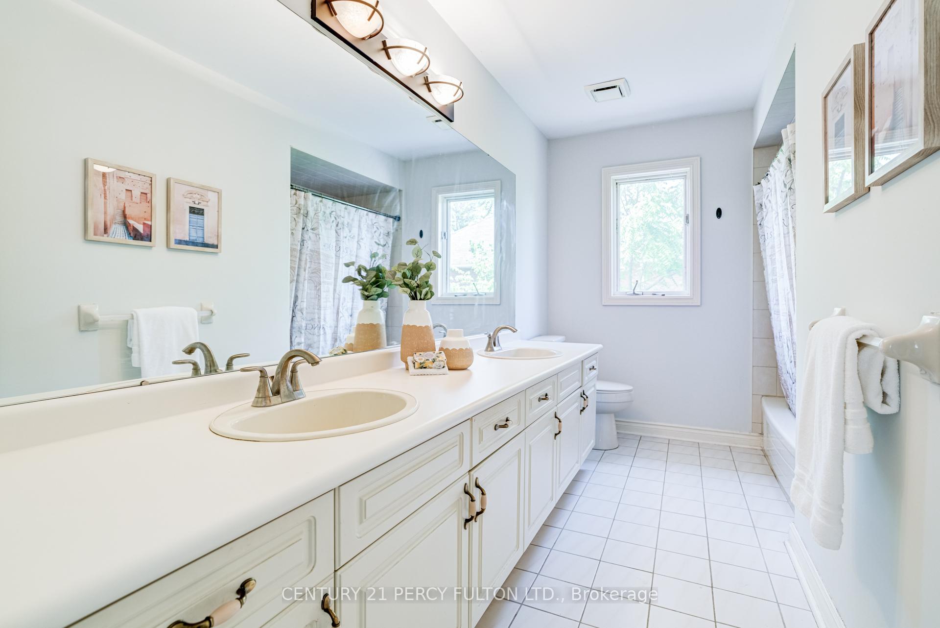 Photo 37 of 898 Baylawn Drive, Pickering, Liverpool — HOMEH