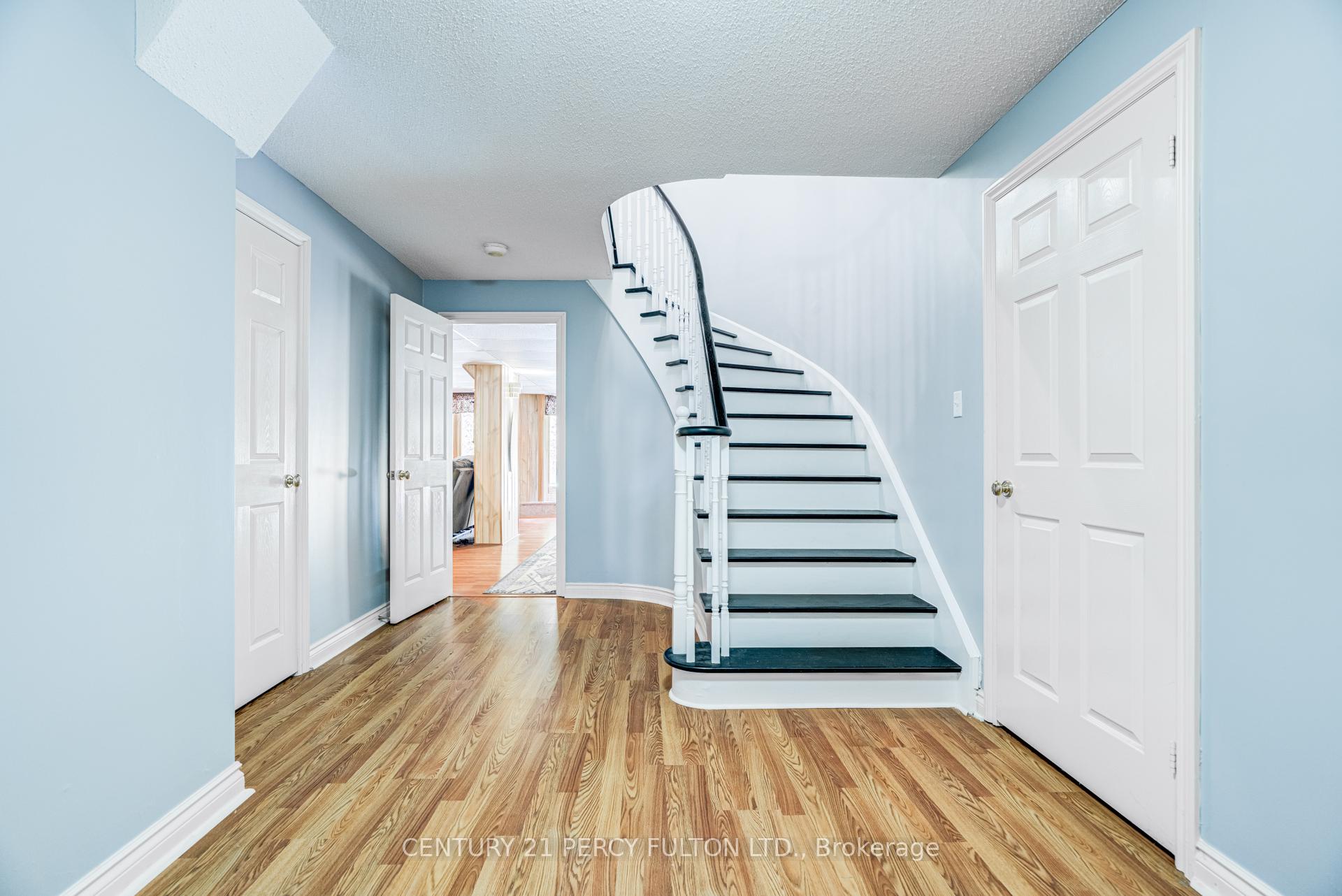 Photo 38 of 898 Baylawn Drive, Pickering, Liverpool — HOMEH