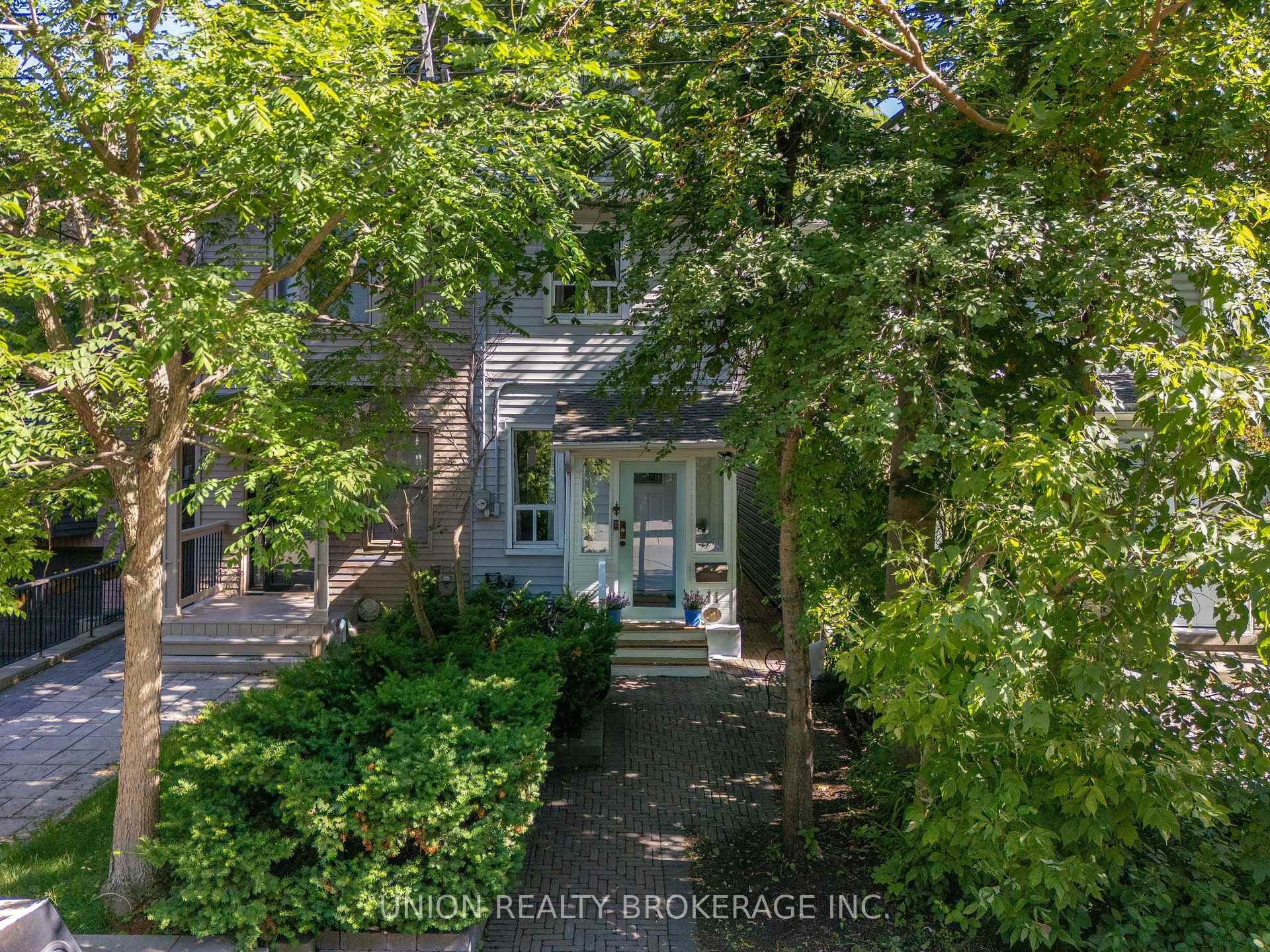Photo 3 of 11 Battenberg Avenue, Toronto, Woodbine Corridor — HOMEH
