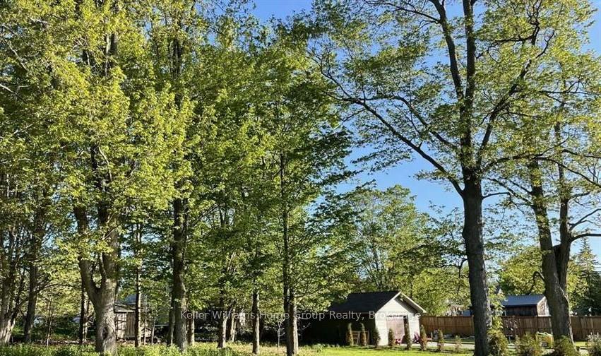 Photo 5 of 28 Peel Street W, Mapleton, Rural Mapleton — HOMEH