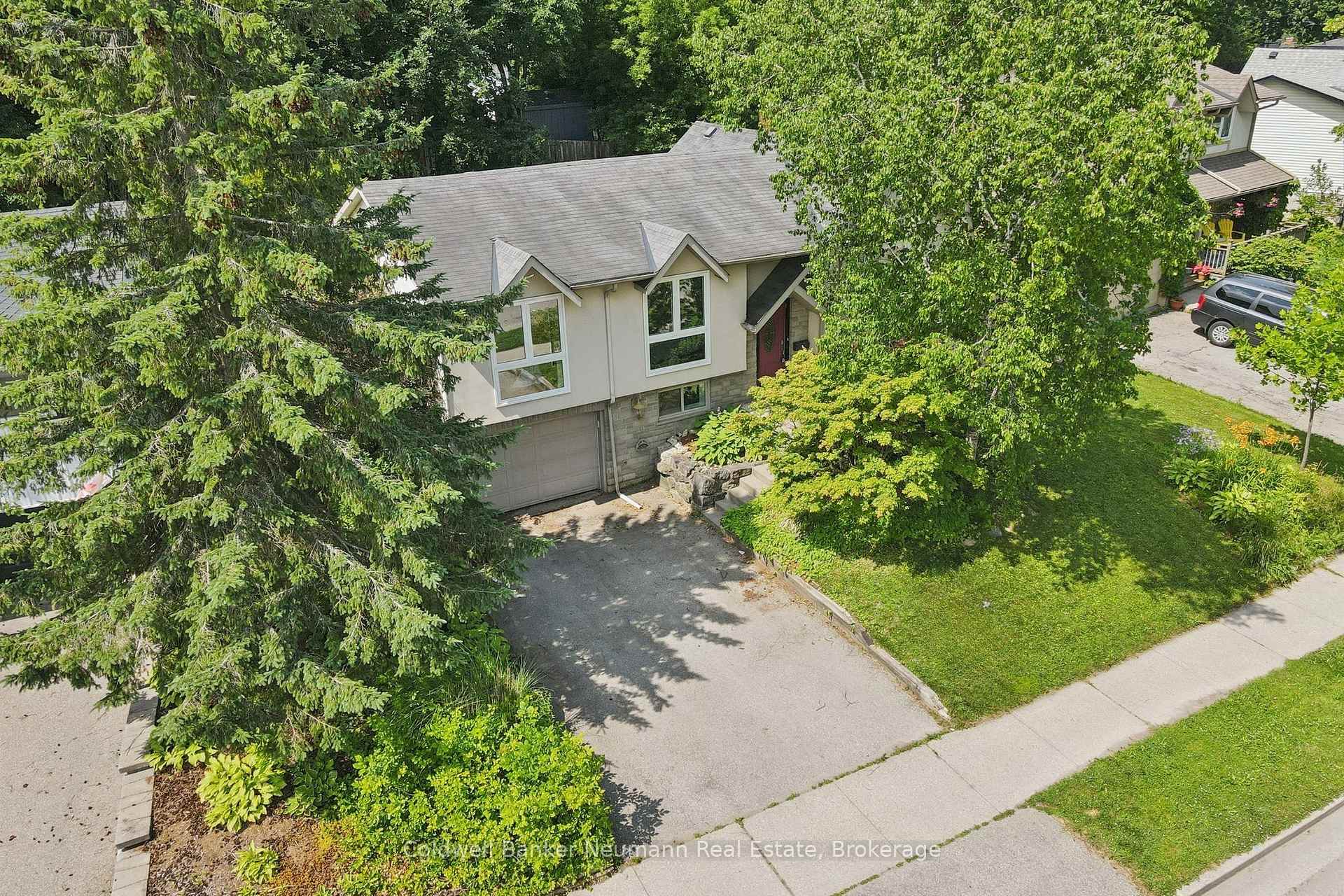 Photo 1 of 18 Gateway Drive, Guelph, Willow West/Sugarbush/West Acres — HOMEH
