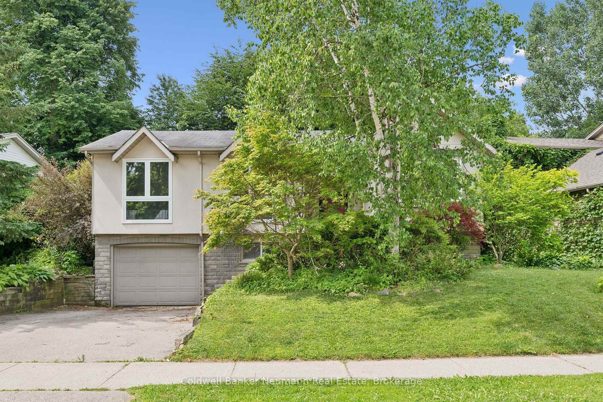 Photo 2 of 18 Gateway Drive, Guelph, Willow West/Sugarbush/West Acres — HOMEH