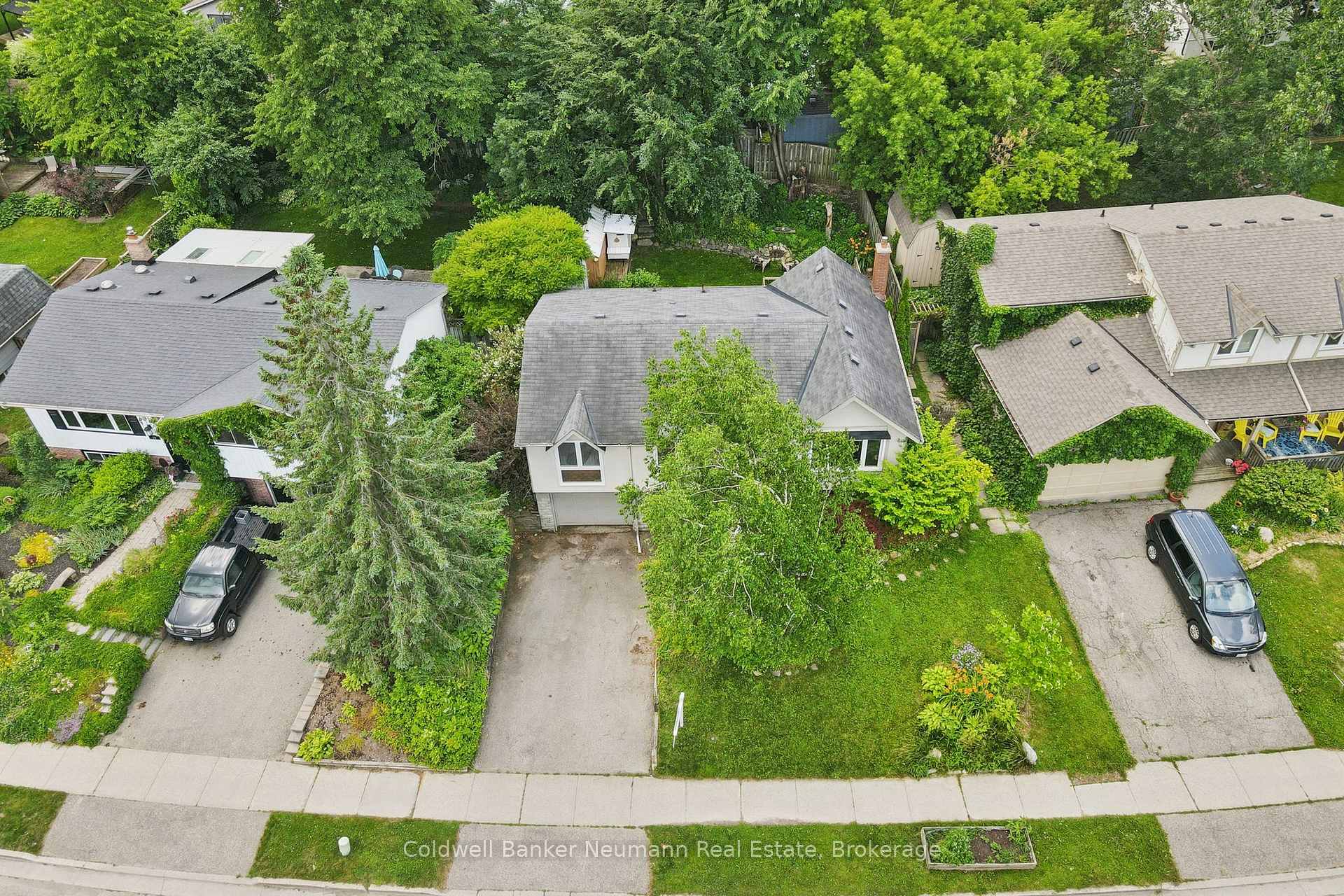 Photo 3 of 18 Gateway Drive, Guelph, Willow West/Sugarbush/West Acres — HOMEH