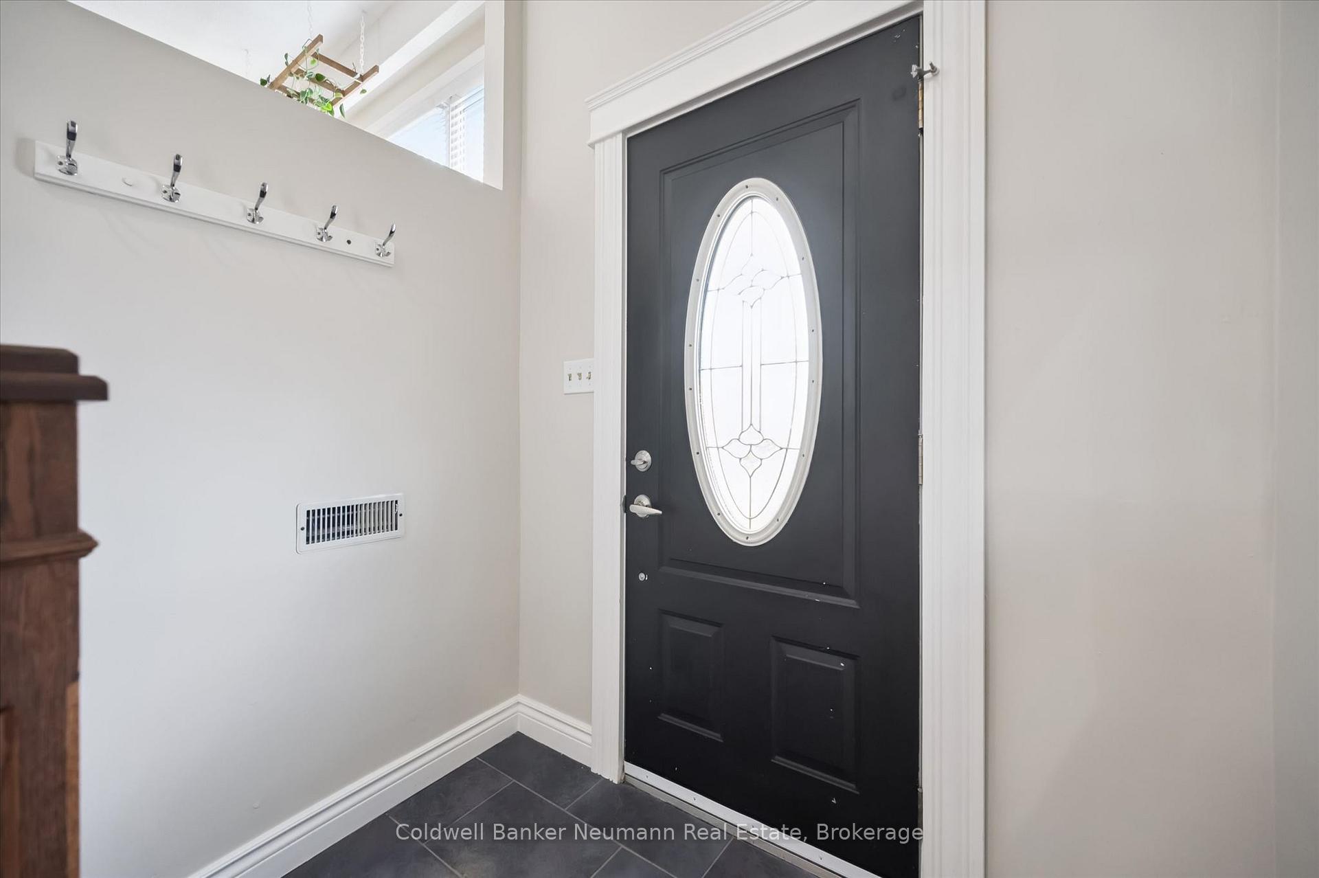 Photo 4 of 18 Gateway Drive, Guelph, Willow West/Sugarbush/West Acres — HOMEH