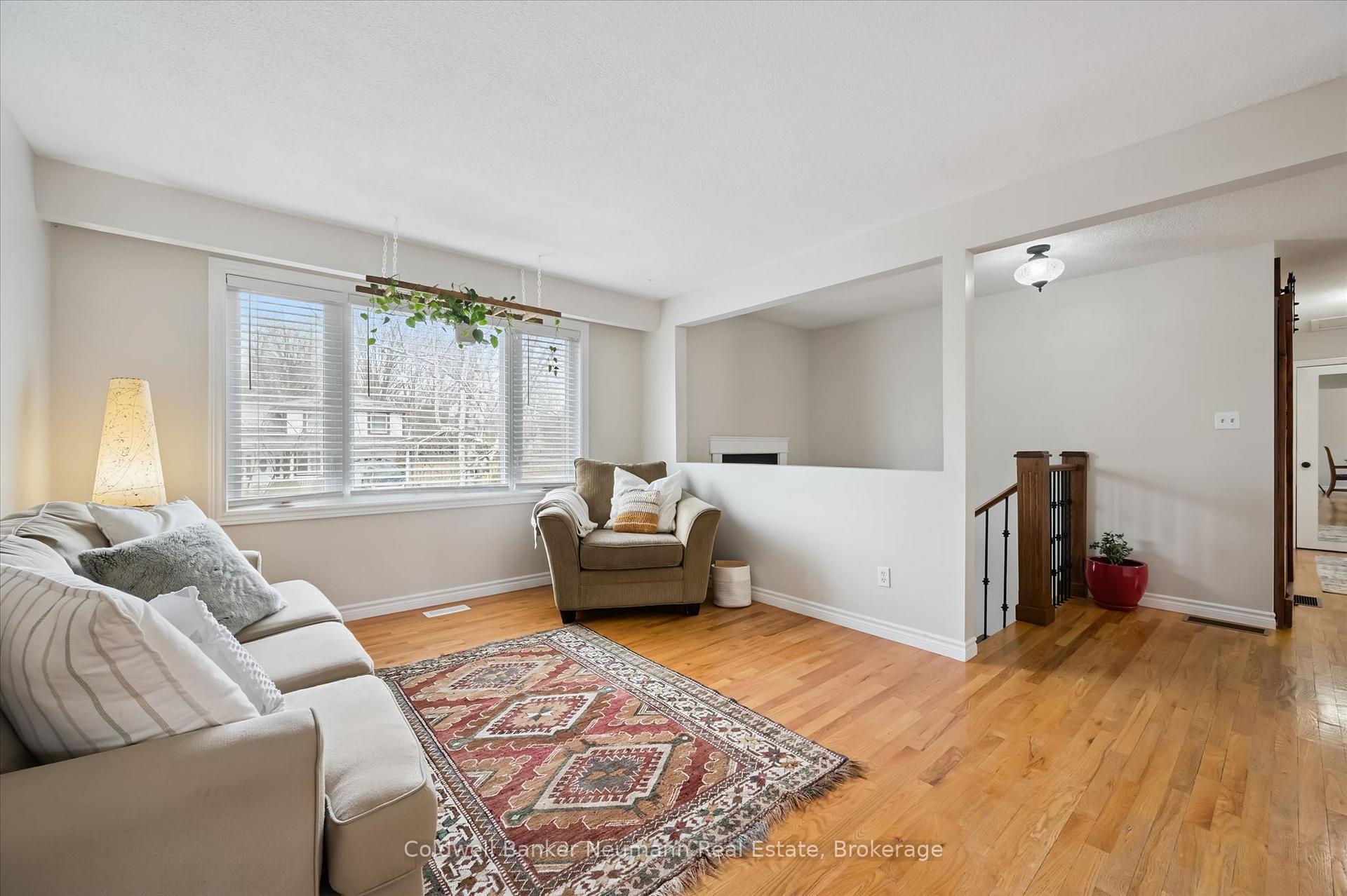 Photo 7 of 18 Gateway Drive, Guelph, Willow West/Sugarbush/West Acres — HOMEH