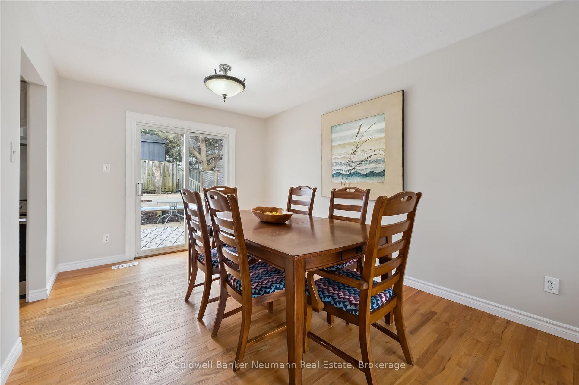 Photo 8 of 18 Gateway Drive, Guelph, Willow West/Sugarbush/West Acres — HOMEH