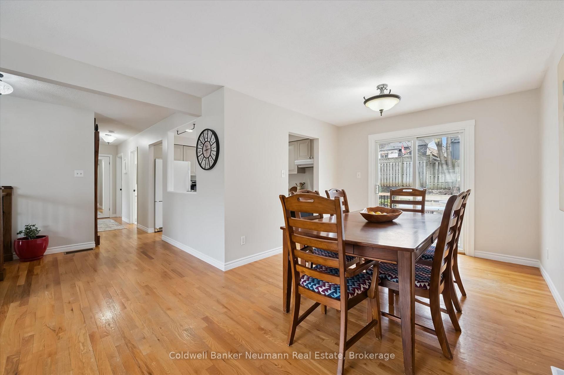 Photo 9 of 18 Gateway Drive, Guelph, Willow West/Sugarbush/West Acres — HOMEH