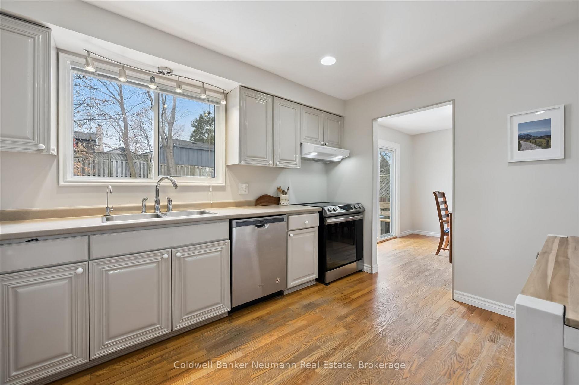 Photo 11 of 18 Gateway Drive, Guelph, Willow West/Sugarbush/West Acres — HOMEH