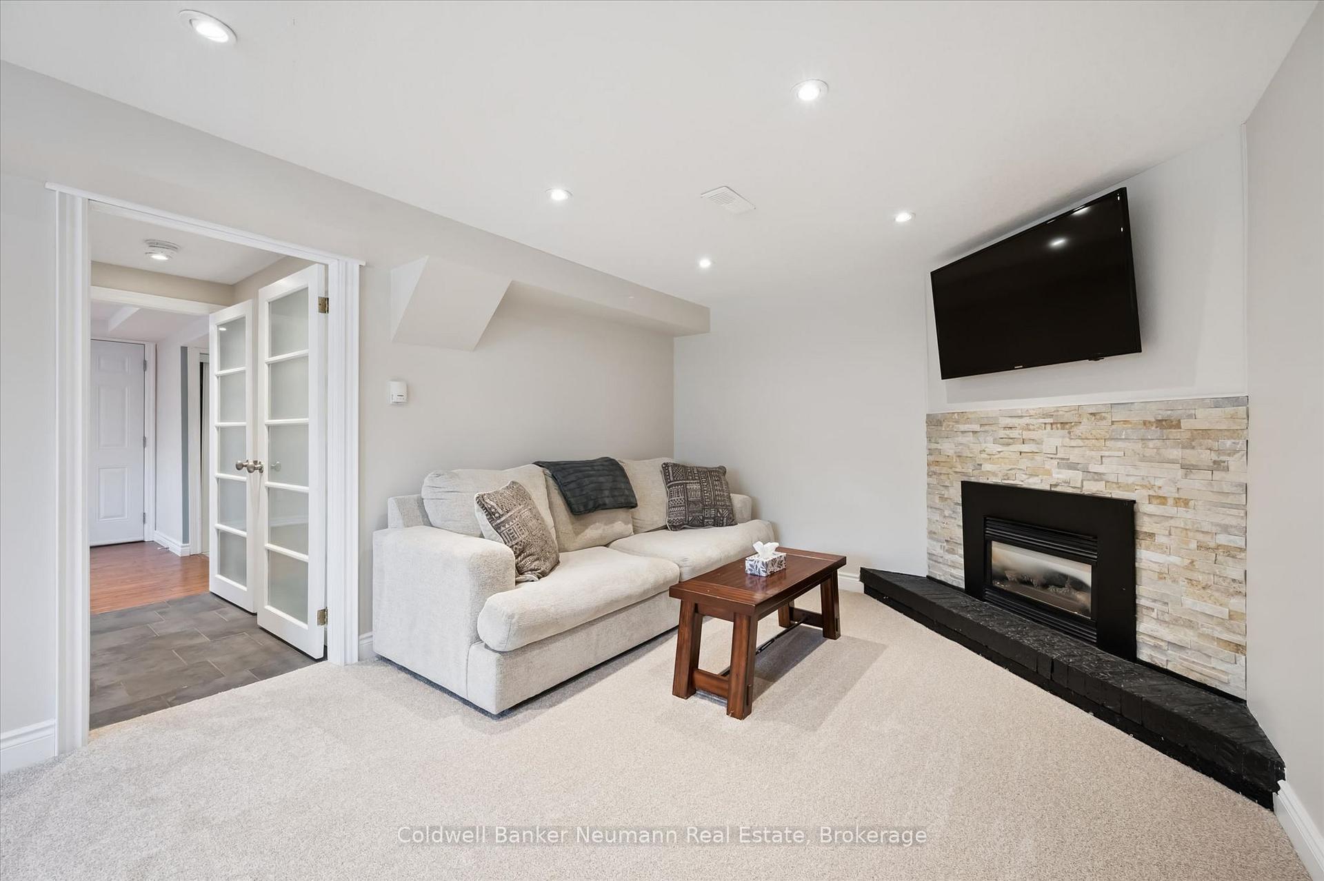 Photo 16 of 18 Gateway Drive, Guelph, Willow West/Sugarbush/West Acres — HOMEH