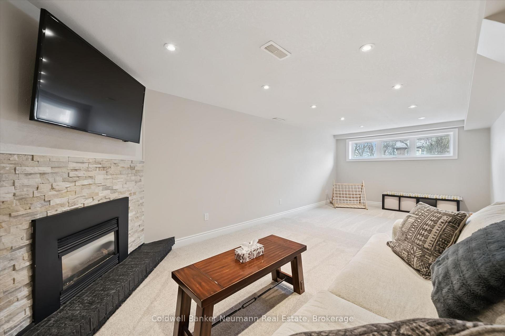 Photo 17 of 18 Gateway Drive, Guelph, Willow West/Sugarbush/West Acres — HOMEH