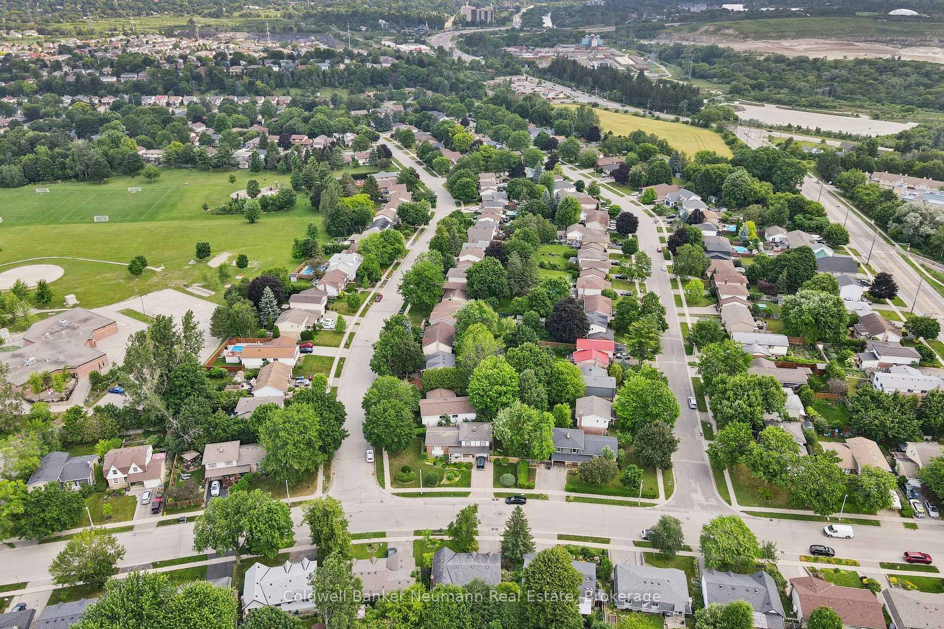 Photo 29 of 18 Gateway Drive, Guelph, Willow West/Sugarbush/West Acres — HOMEH