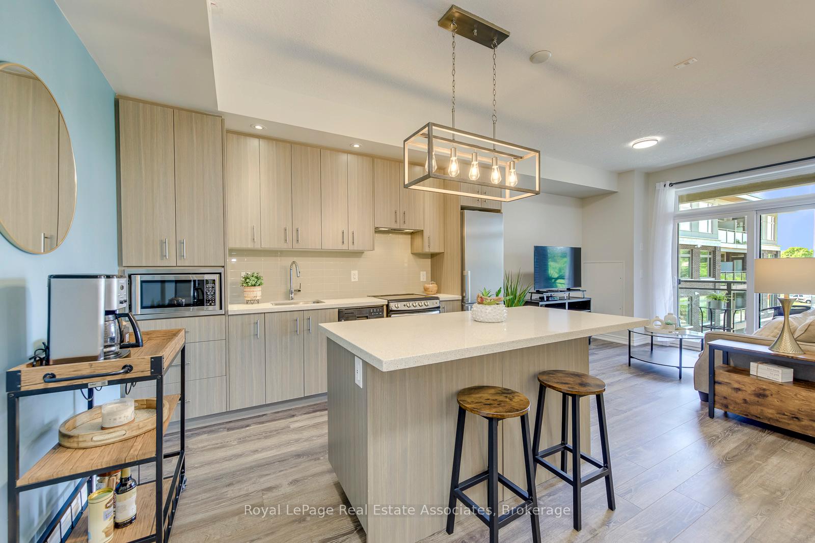 Photo 5 of Unit 324, 457 Plains Road E, Burlington, LaSalle — HOMEH