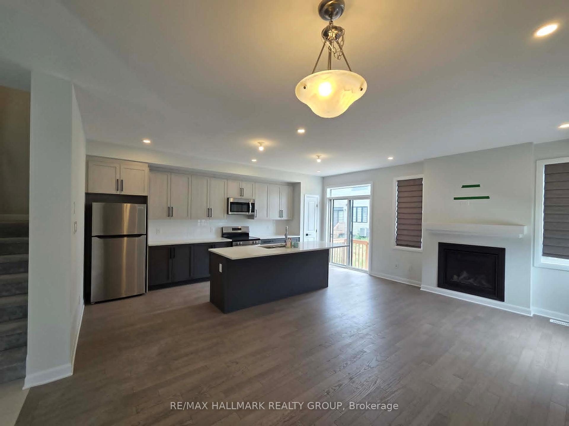 Photo 5 of 177 Invention Boulevard, Ottawa, Kanata - Morgan's Grant/South March — HOMEH