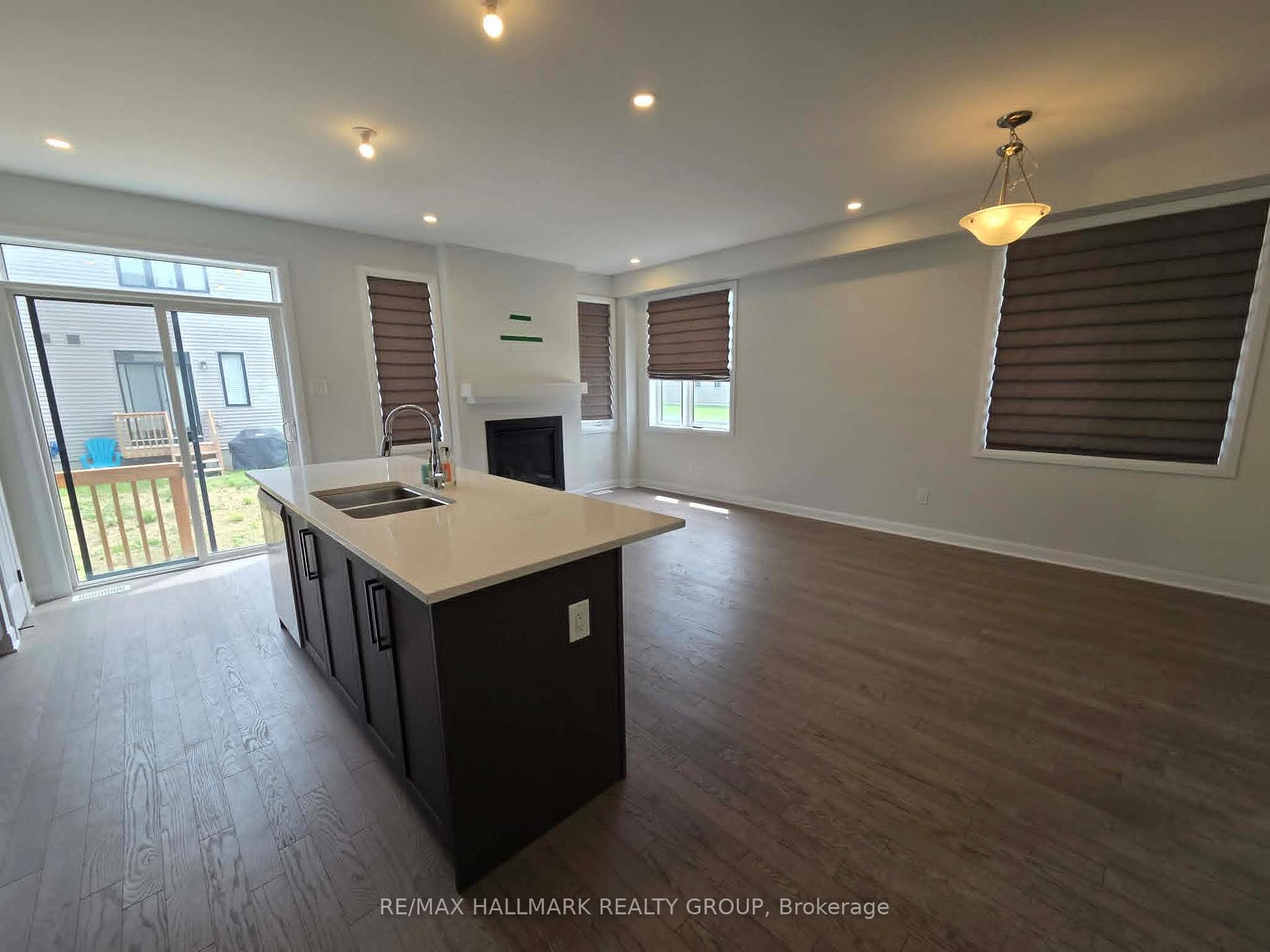 Photo 7 of 177 Invention Boulevard, Ottawa, Kanata - Morgan's Grant/South March — HOMEH