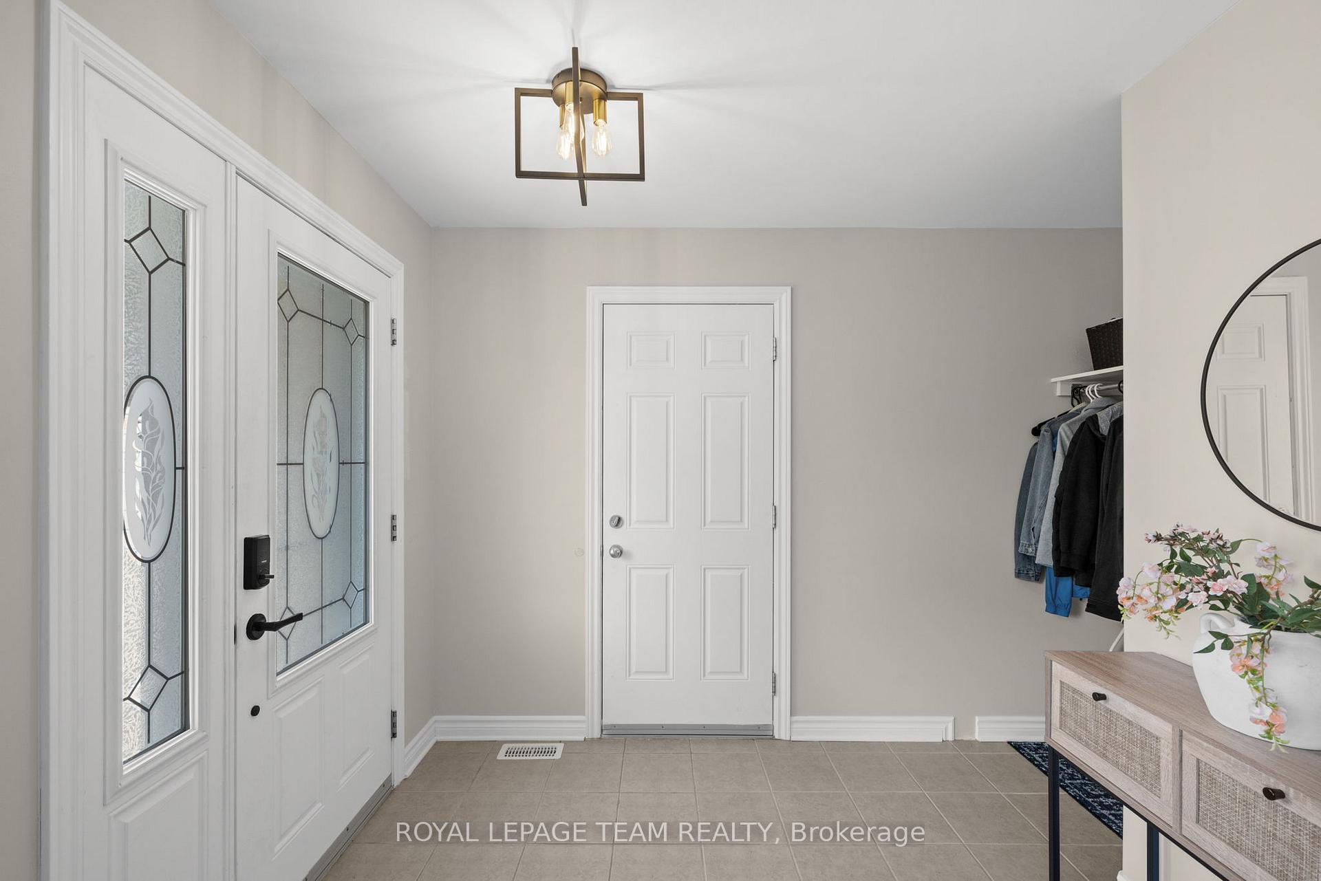 Photo 8 of 6 Stonehaven Way, Arnprior, Arnprior — HOMEH