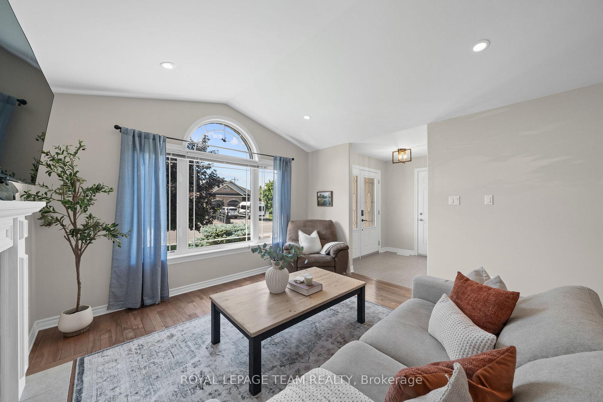 Photo 13 of 6 Stonehaven Way, Arnprior, Arnprior — HOMEH