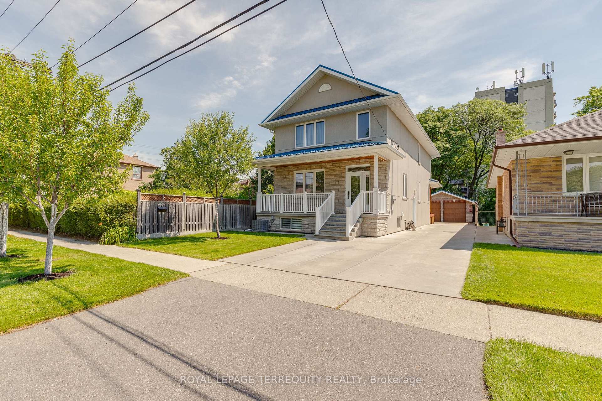 Photo 2 of 3 Gair Drive, Etobicoke, Alderwood — HOMEH