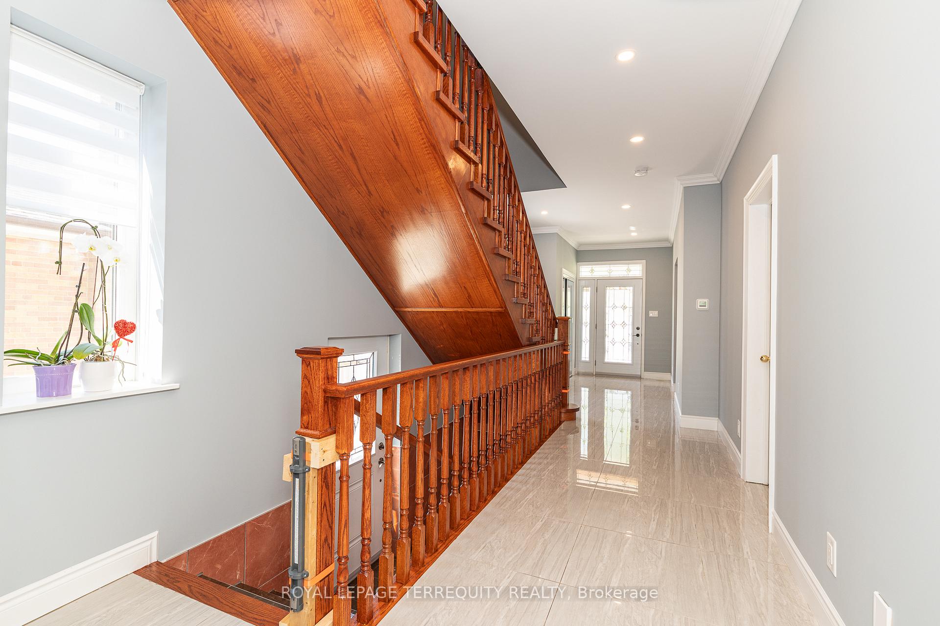Photo 6 of 3 Gair Drive, Etobicoke, Alderwood — HOMEH