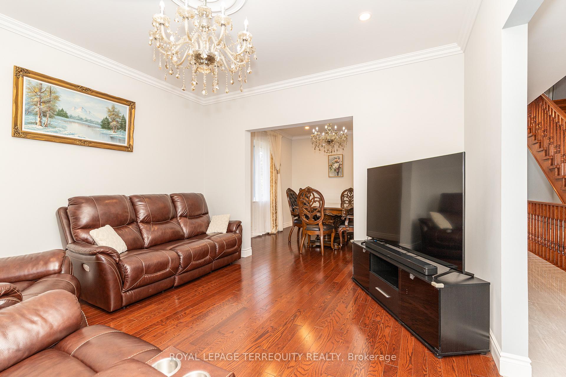 Photo 7 of 3 Gair Drive, Etobicoke, Alderwood — HOMEH
