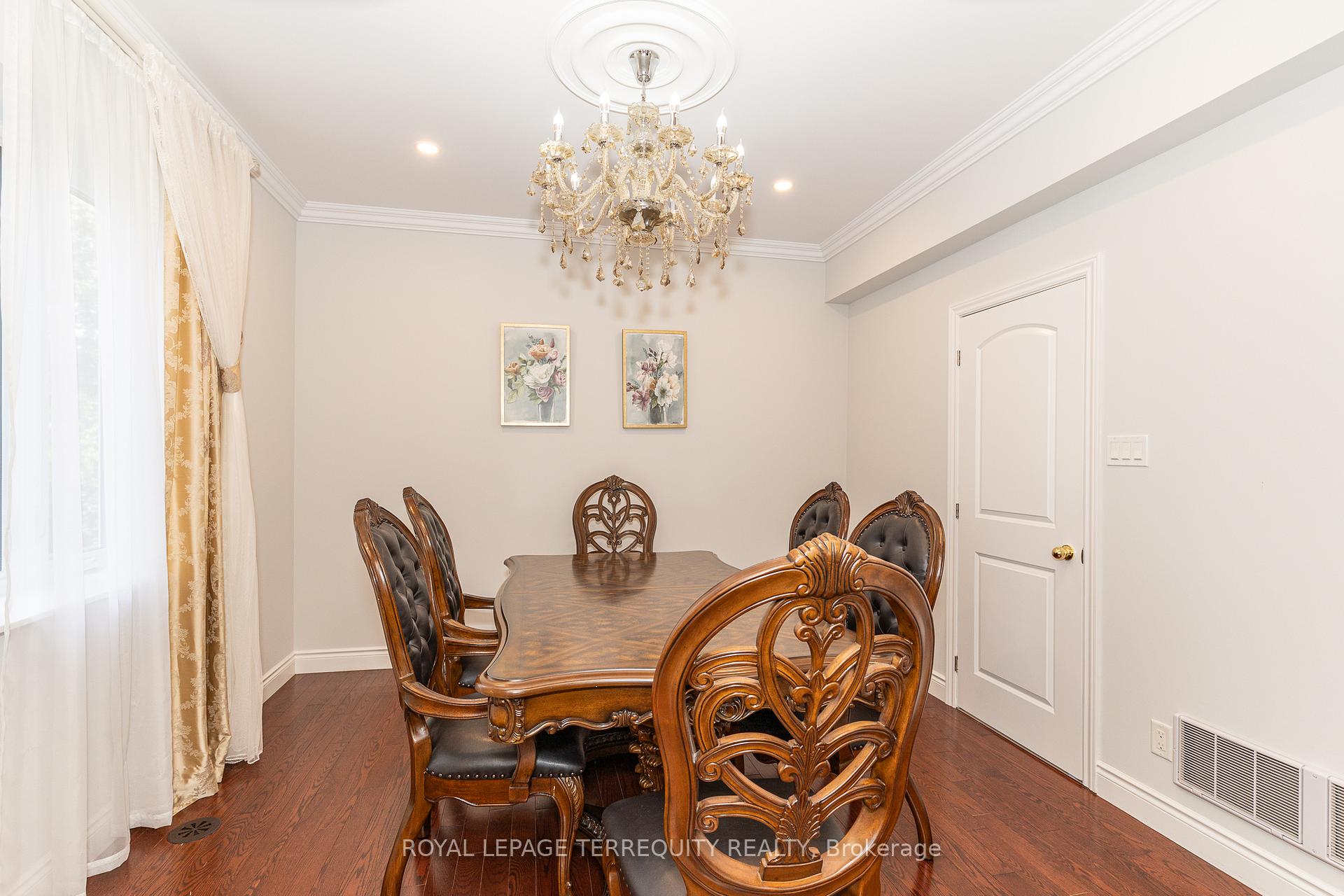 Photo 9 of 3 Gair Drive, Etobicoke, Alderwood — HOMEH
