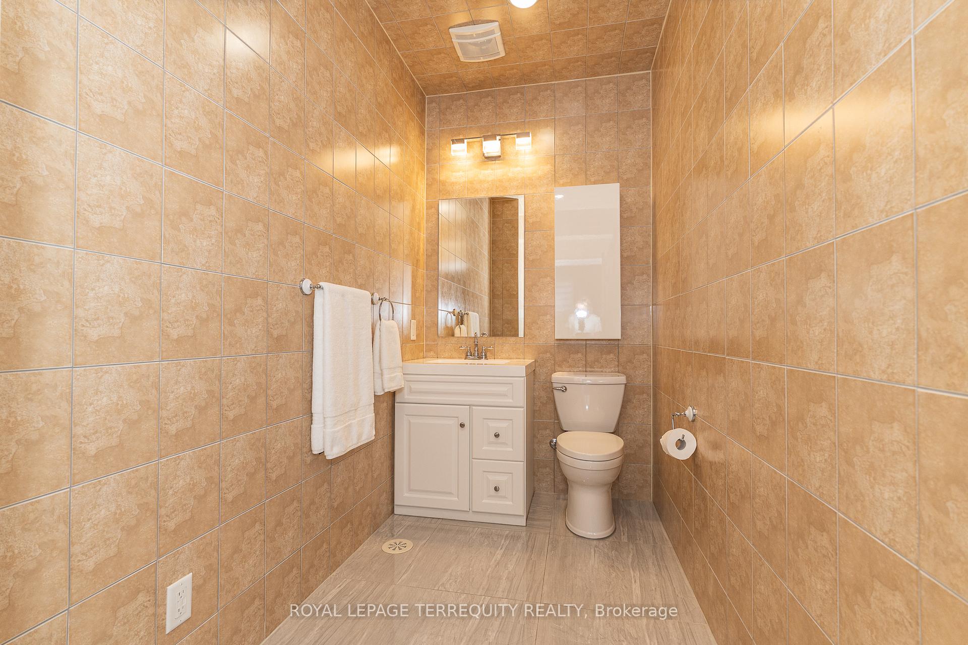 Photo 11 of 3 Gair Drive, Etobicoke, Alderwood — HOMEH