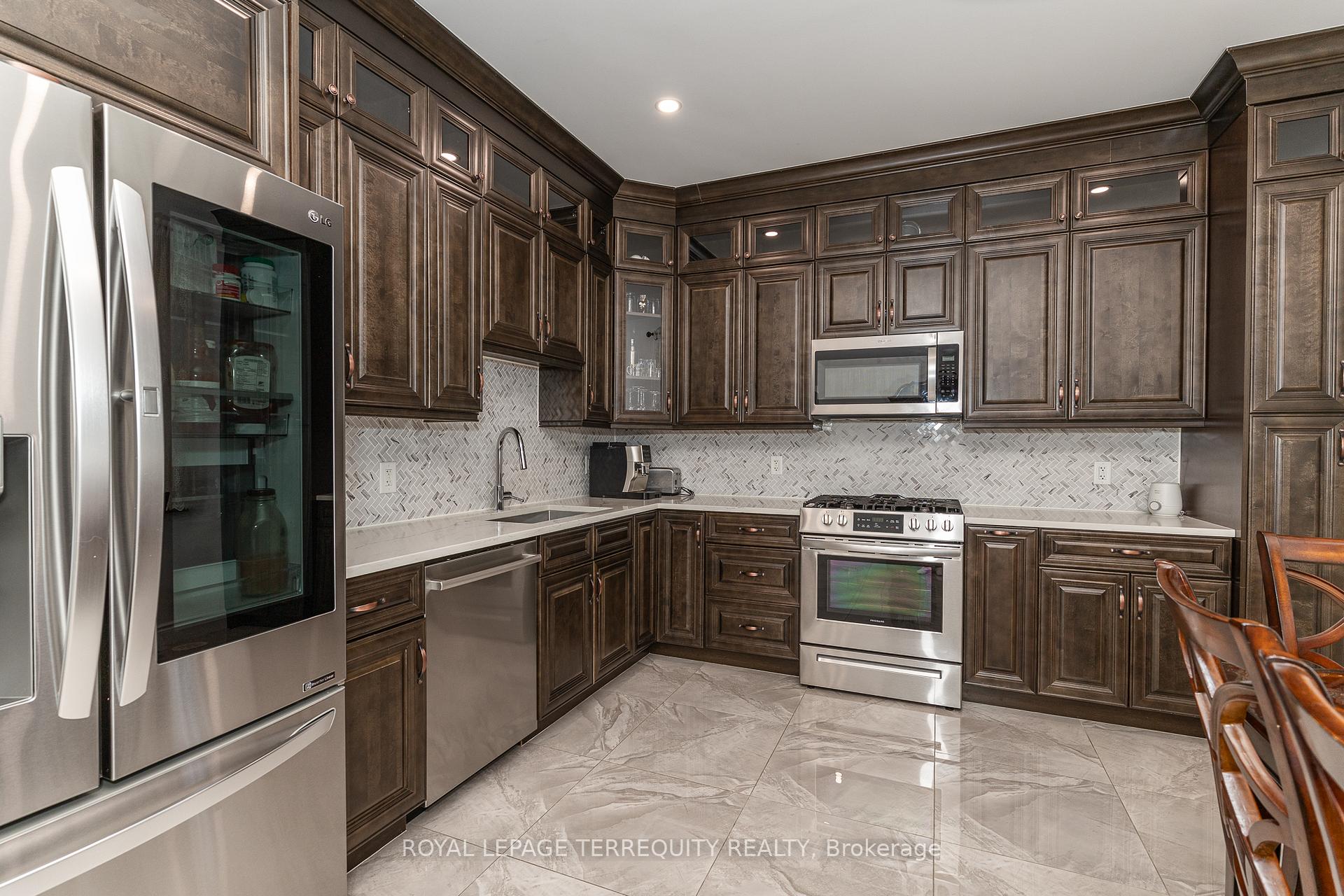 Photo 13 of 3 Gair Drive, Etobicoke, Alderwood — HOMEH