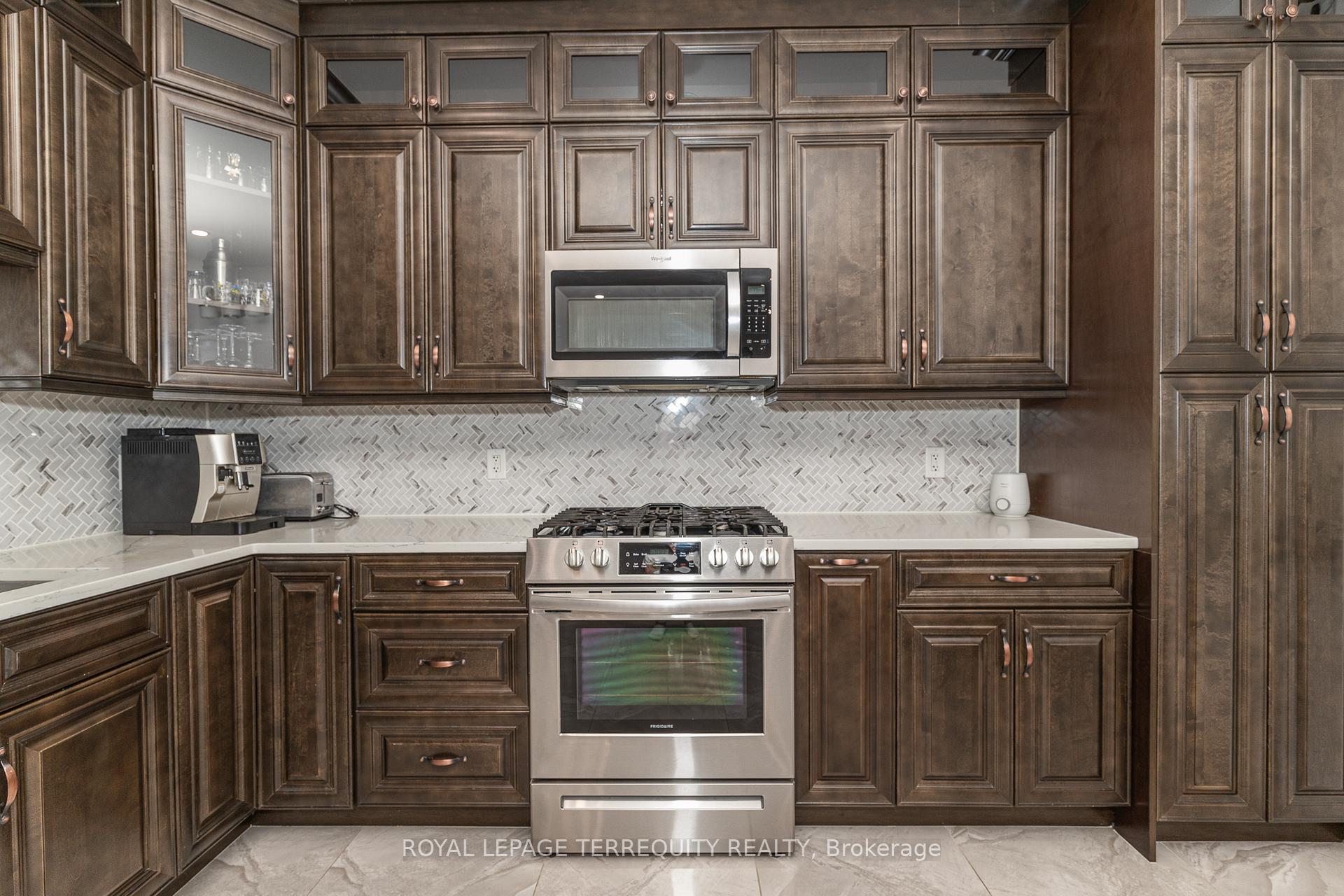 Photo 14 of 3 Gair Drive, Etobicoke, Alderwood — HOMEH