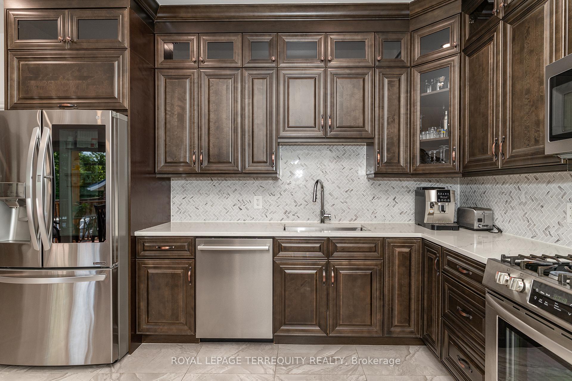 Photo 15 of 3 Gair Drive, Etobicoke, Alderwood — HOMEH