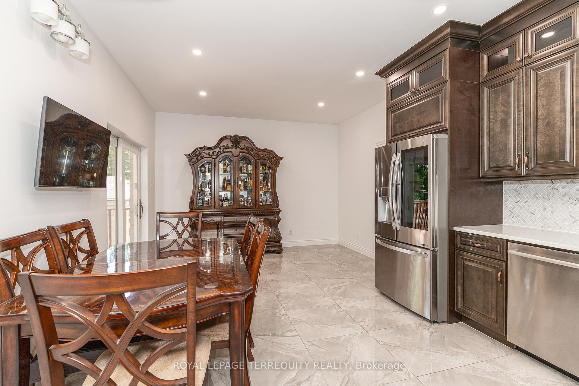 Photo 16 of 3 Gair Drive, Etobicoke, Alderwood — HOMEH