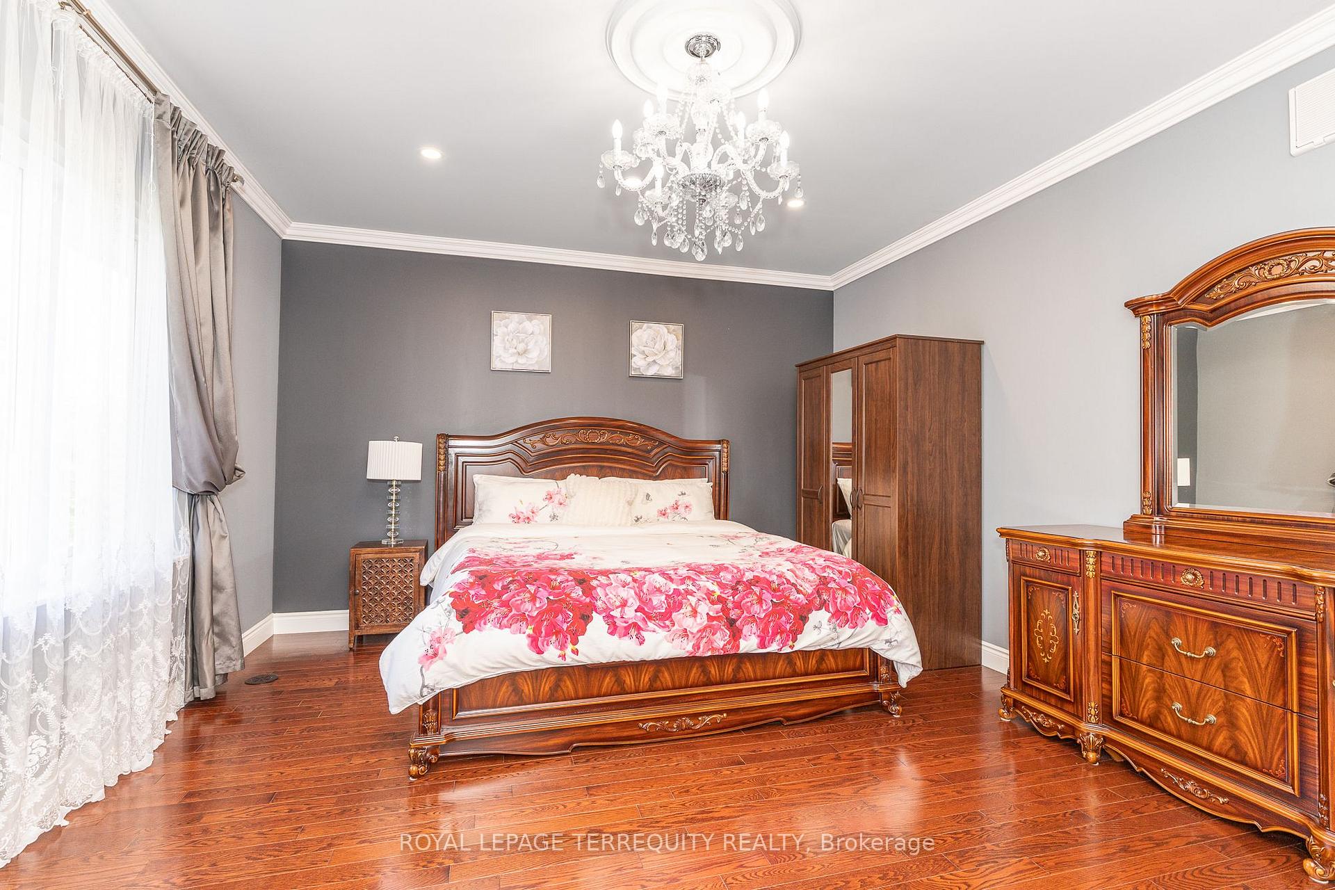 Photo 17 of 3 Gair Drive, Etobicoke, Alderwood — HOMEH