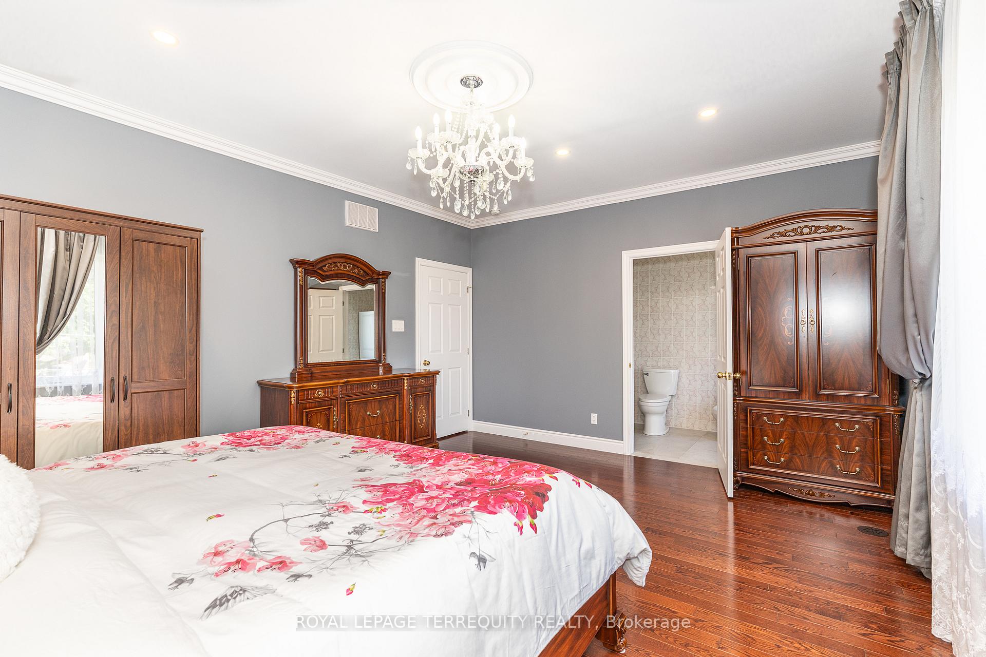 Photo 18 of 3 Gair Drive, Etobicoke, Alderwood — HOMEH