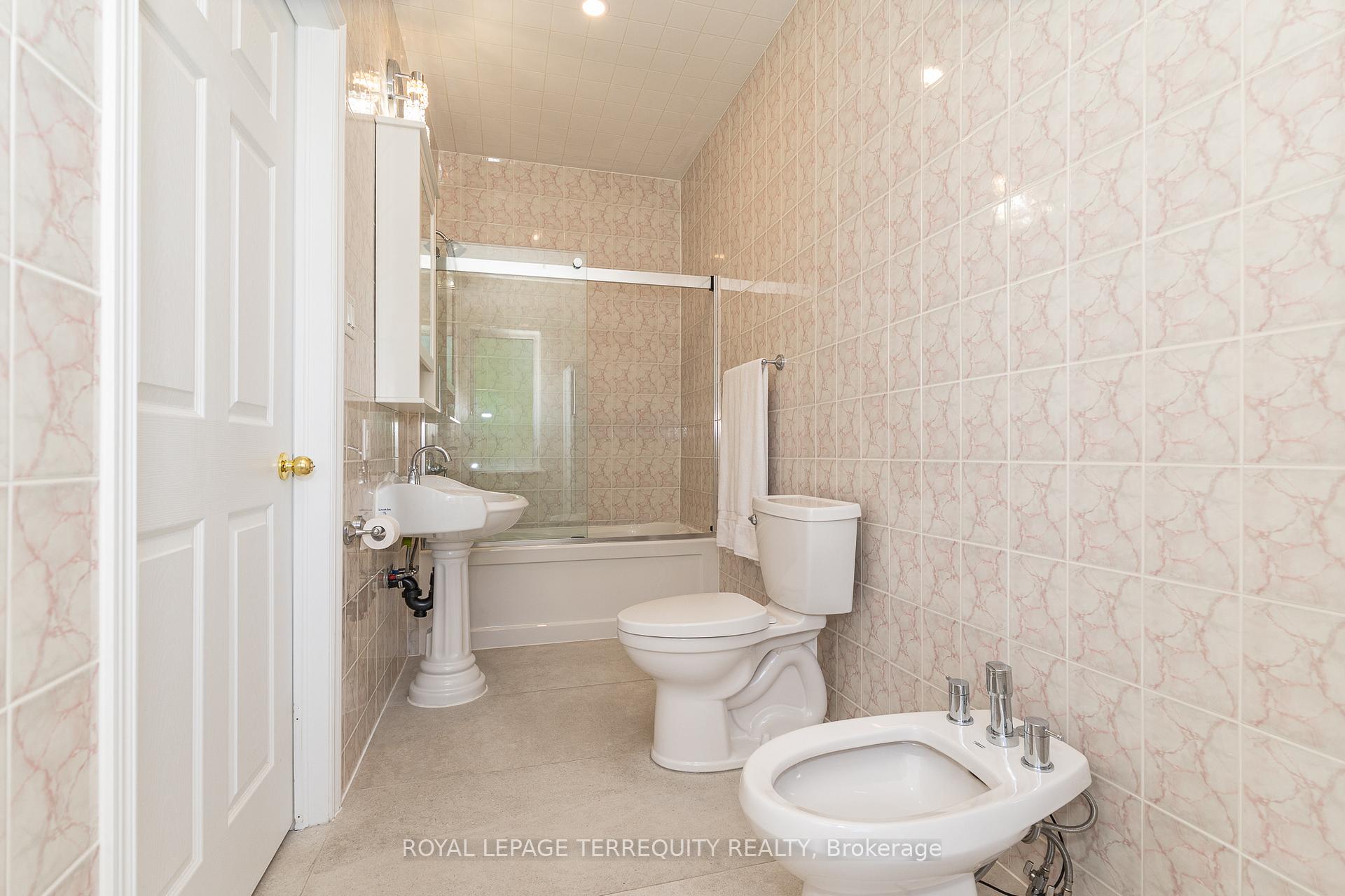 Photo 19 of 3 Gair Drive, Etobicoke, Alderwood — HOMEH