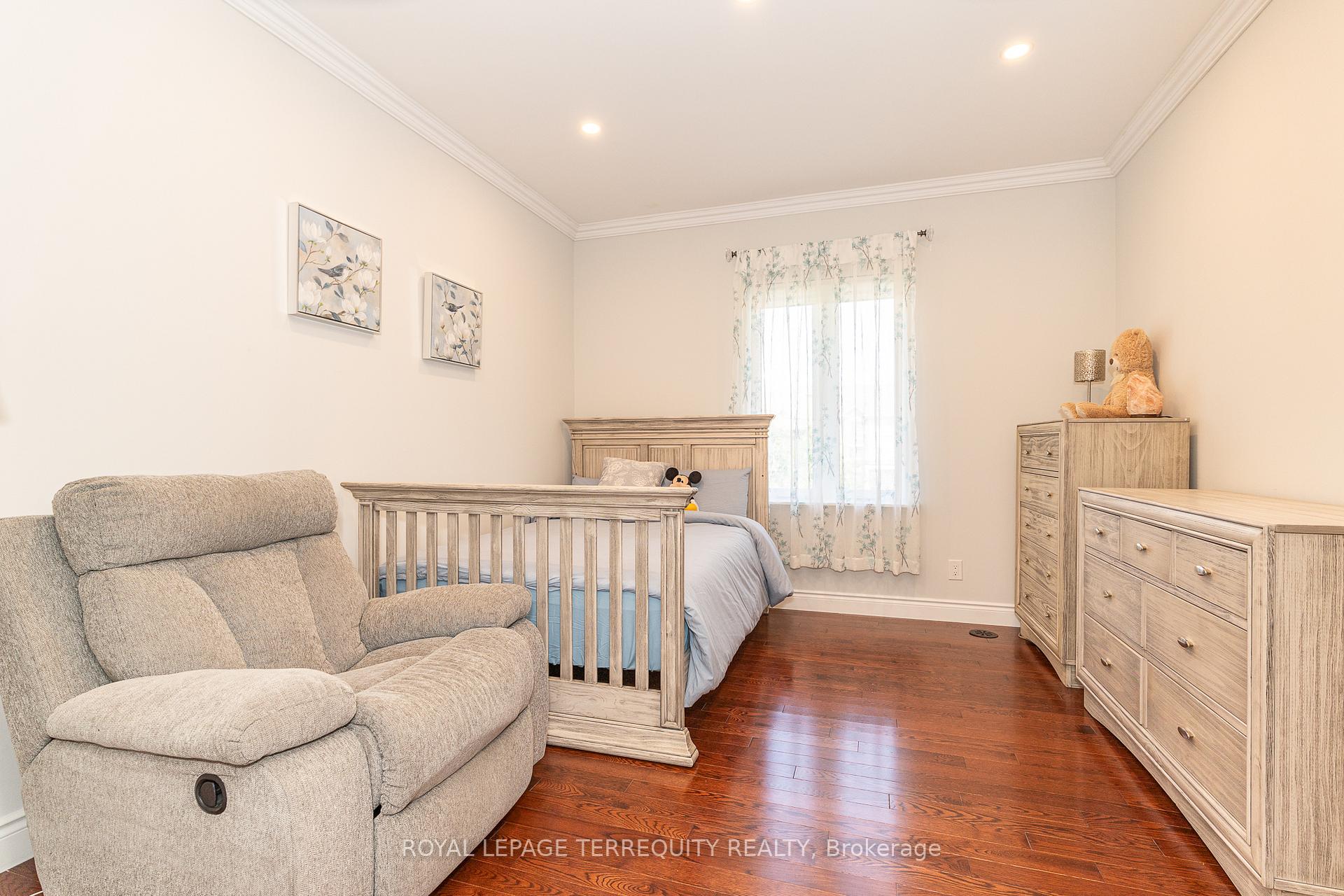 Photo 21 of 3 Gair Drive, Etobicoke, Alderwood — HOMEH
