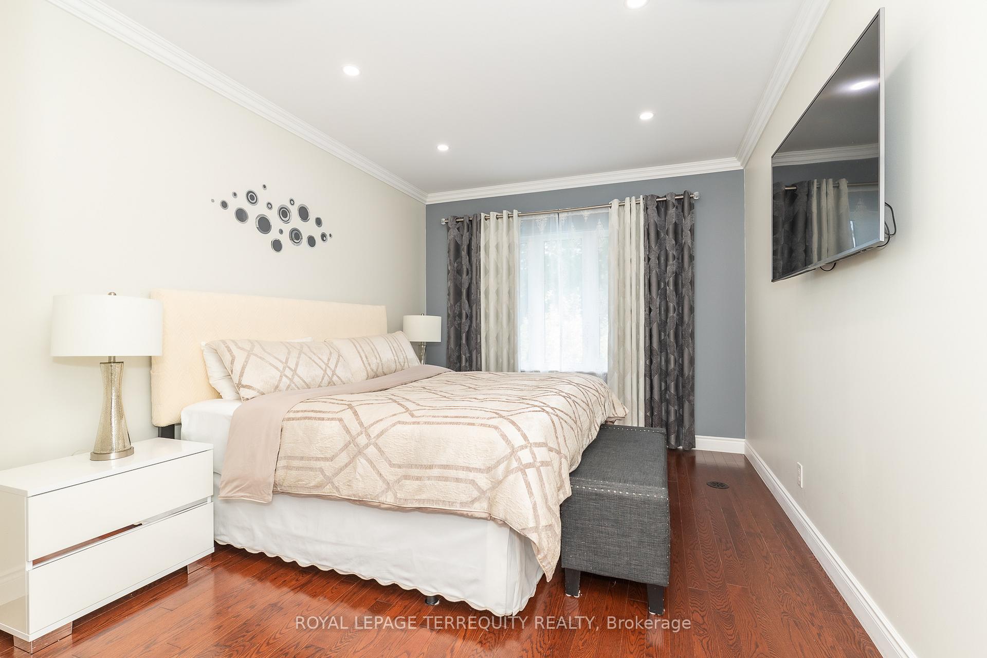 Photo 23 of 3 Gair Drive, Etobicoke, Alderwood — HOMEH