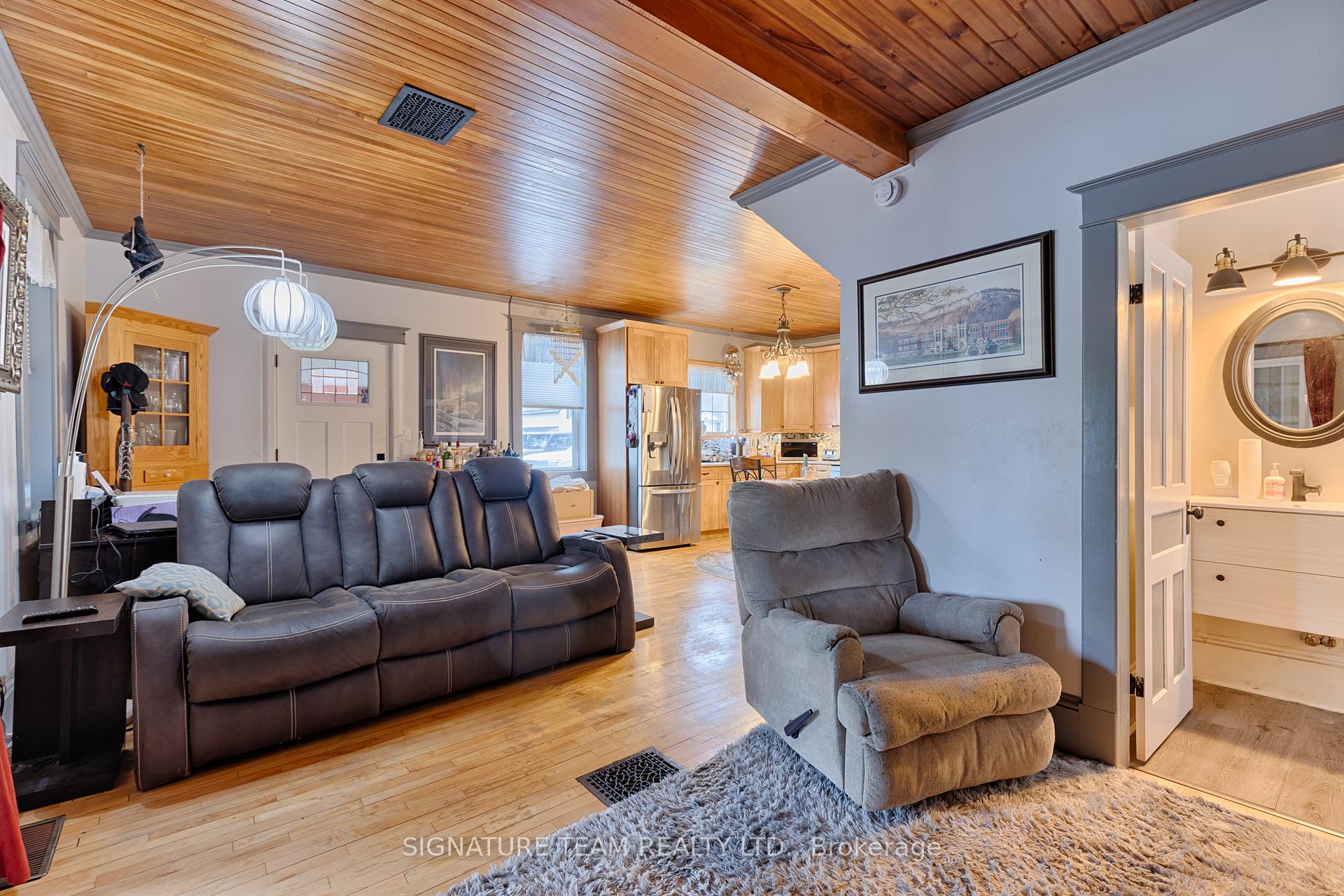 Photo 23 of 11153 60 Highway, North Algona Wilberforce, North Algona/Wilberforce Twp — HOMEH
