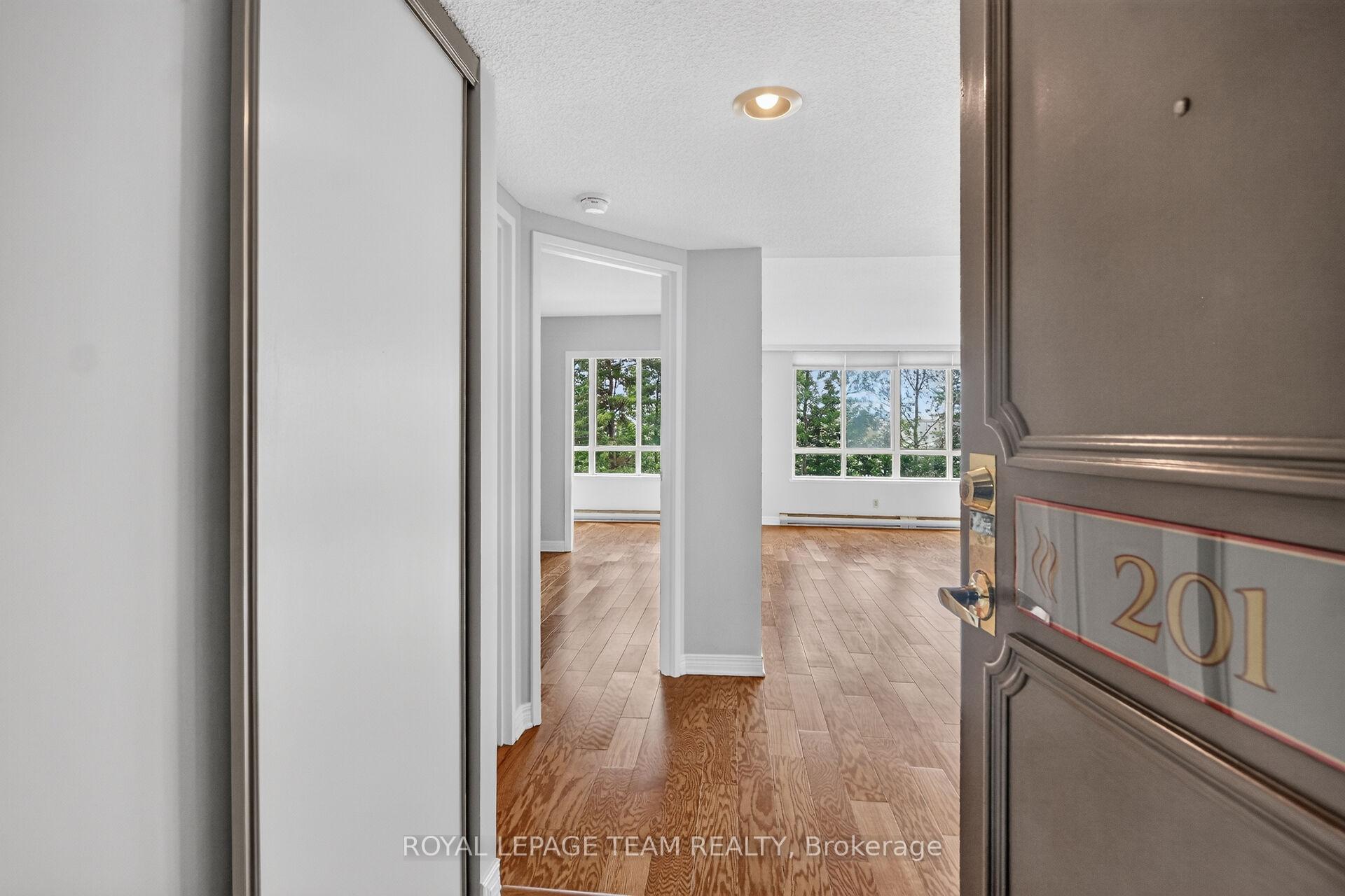 Photo 7 of Unit 201, 100 Grant Carman Drive, Ottawa, Borden Farm/Stewart Farm/Carleton Heights/Parkwood Hills — HOMEH