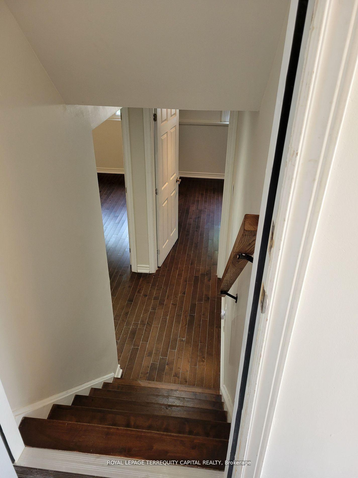 Photo 3 of Unit Lower, 20 Mowat Crescent, Barrie, Letitia Heights — HOMEH