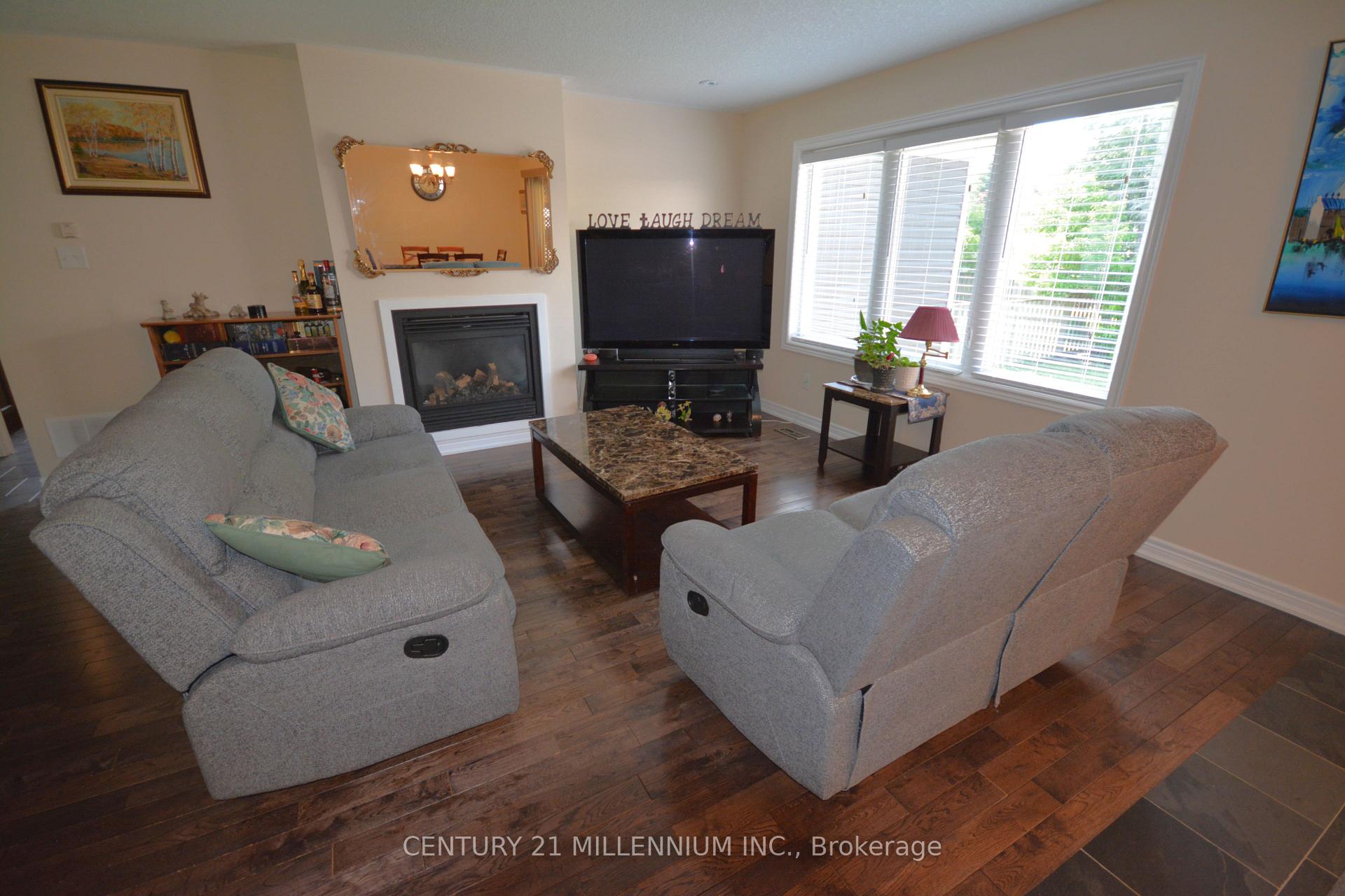 Photo 3 of 58 60th Street S, Wasaga Beach — HOMEH
