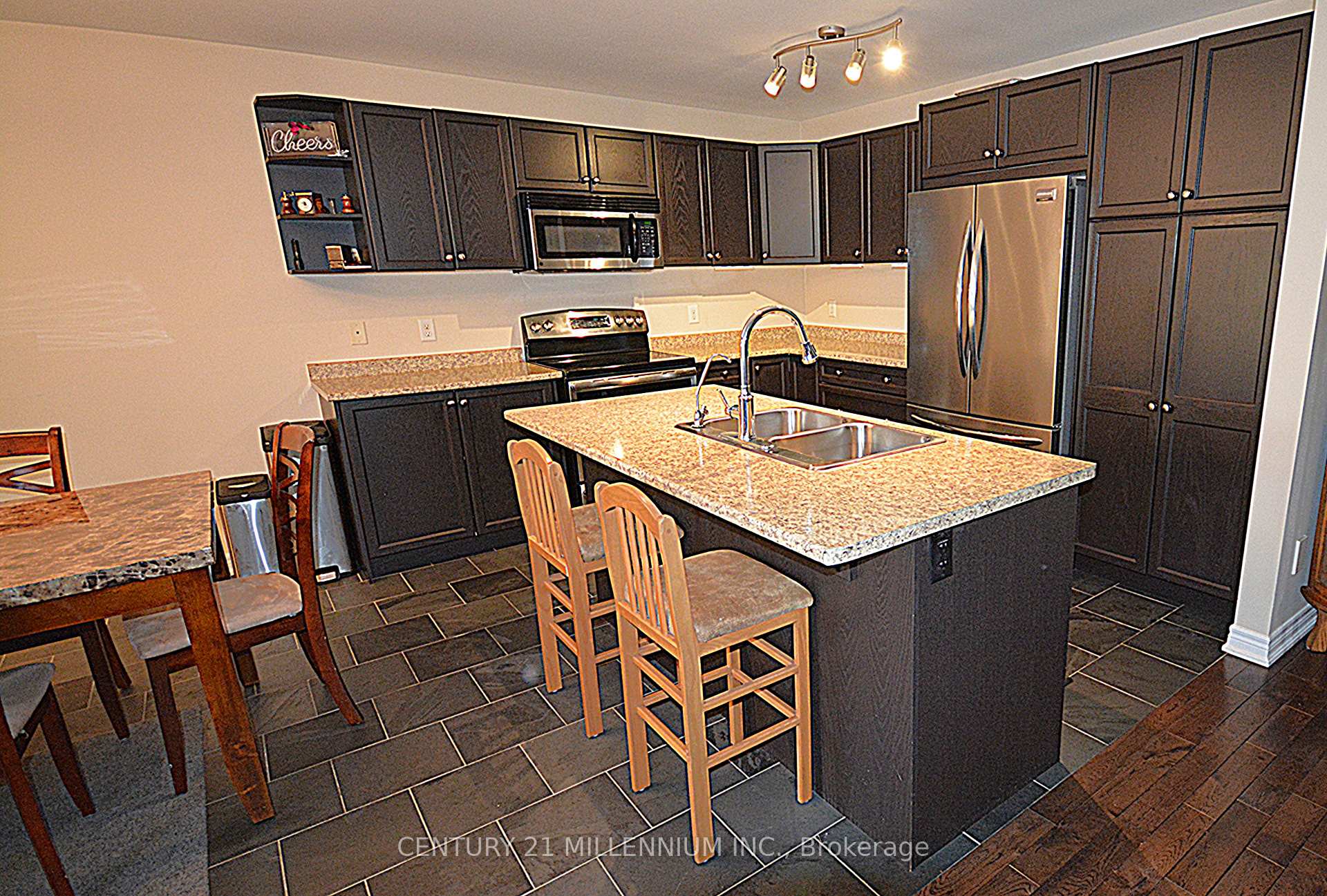 Photo 5 of 58 60th Street S, Wasaga Beach — HOMEH