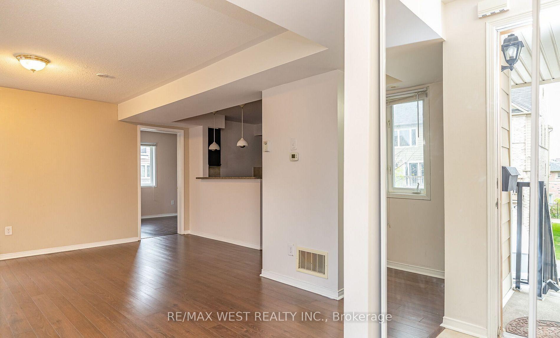 Photo 3 of Unit 218, 4975 Southampton Drive, Mississauga, Churchill Meadows — HOMEH