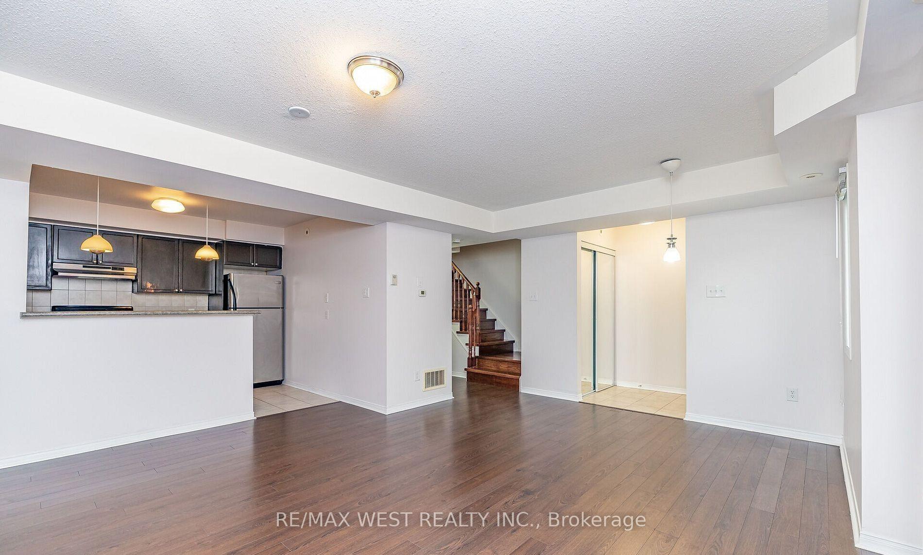 Photo 5 of Unit 218, 4975 Southampton Drive, Mississauga, Churchill Meadows — HOMEH